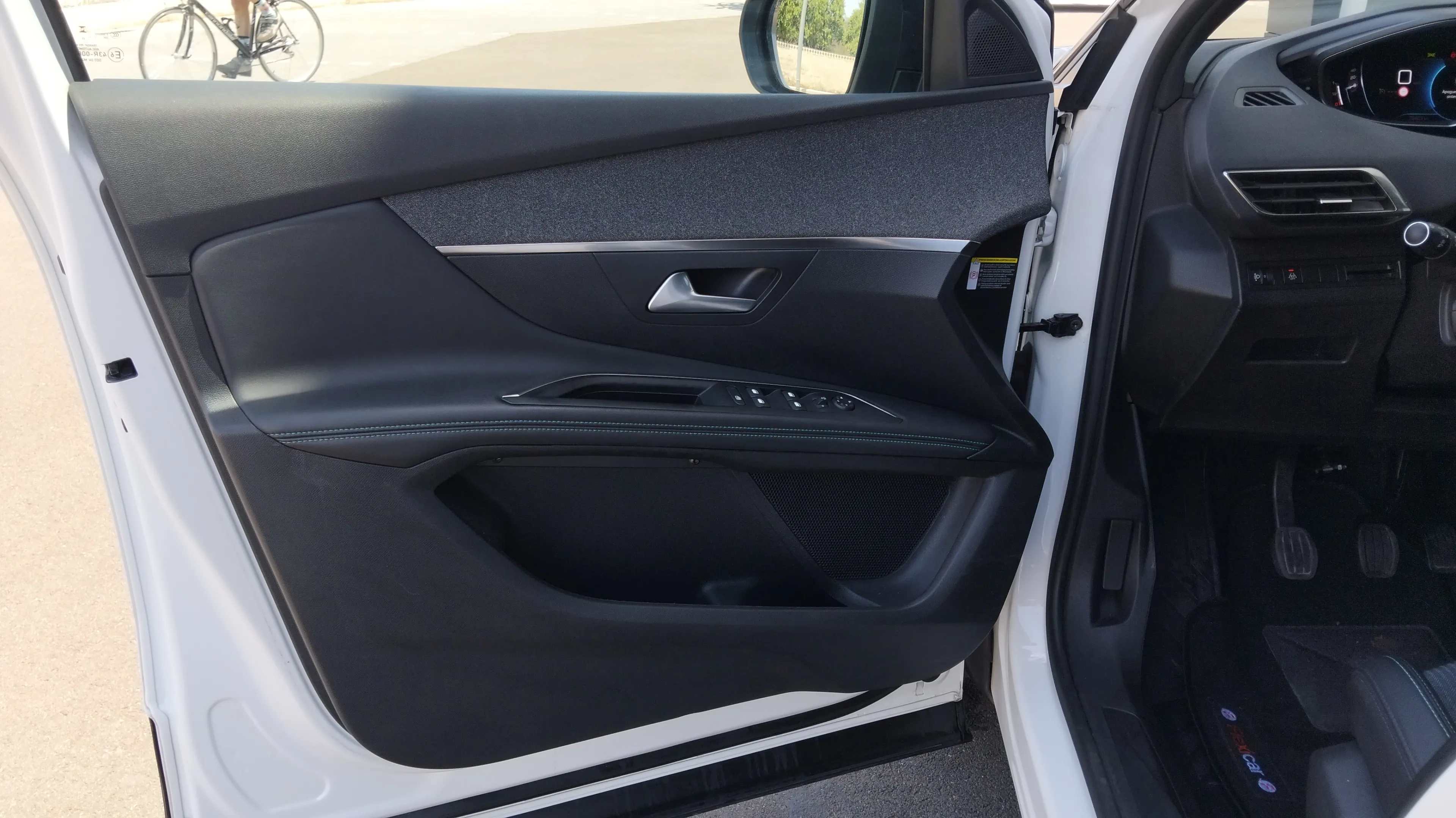 Peugeot 3008 1.2 PureTech Allure Pack - foto 14