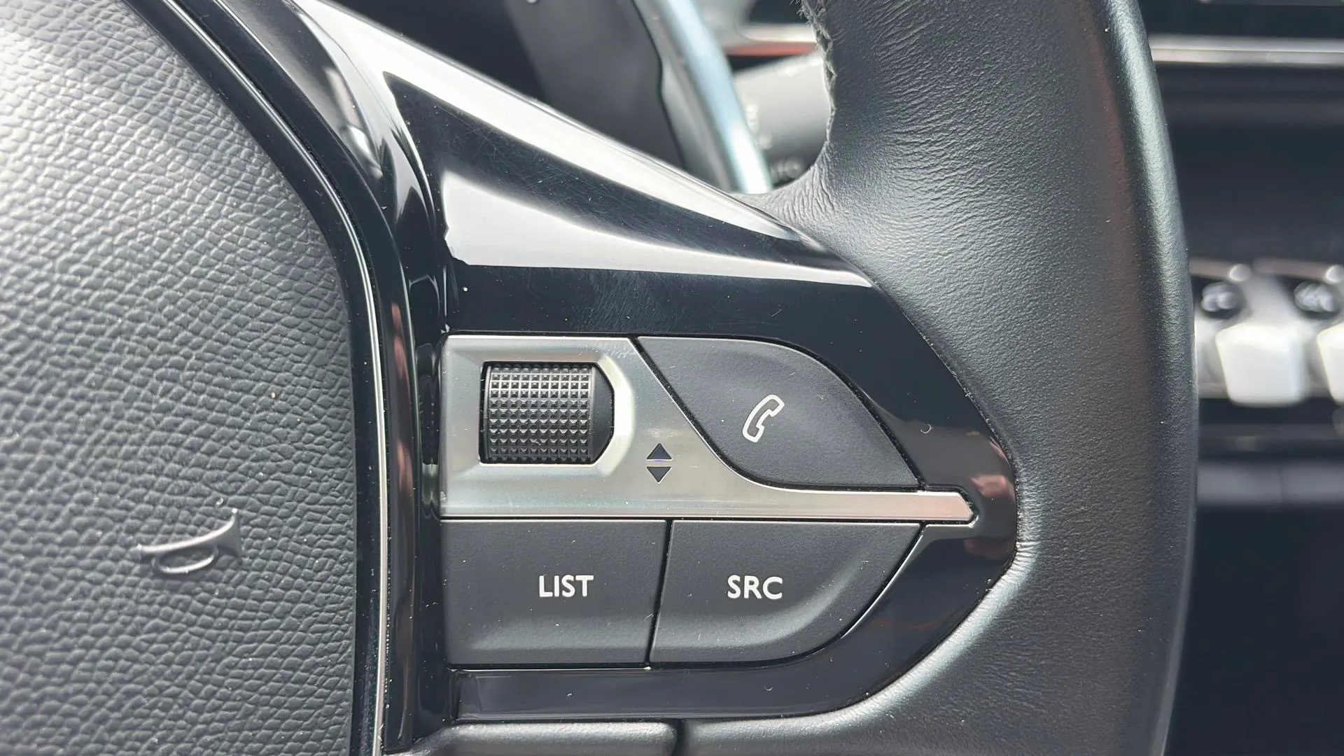 Peugeot 3008 1.2 PureTech Allure Pack EAT8 - foto 18
