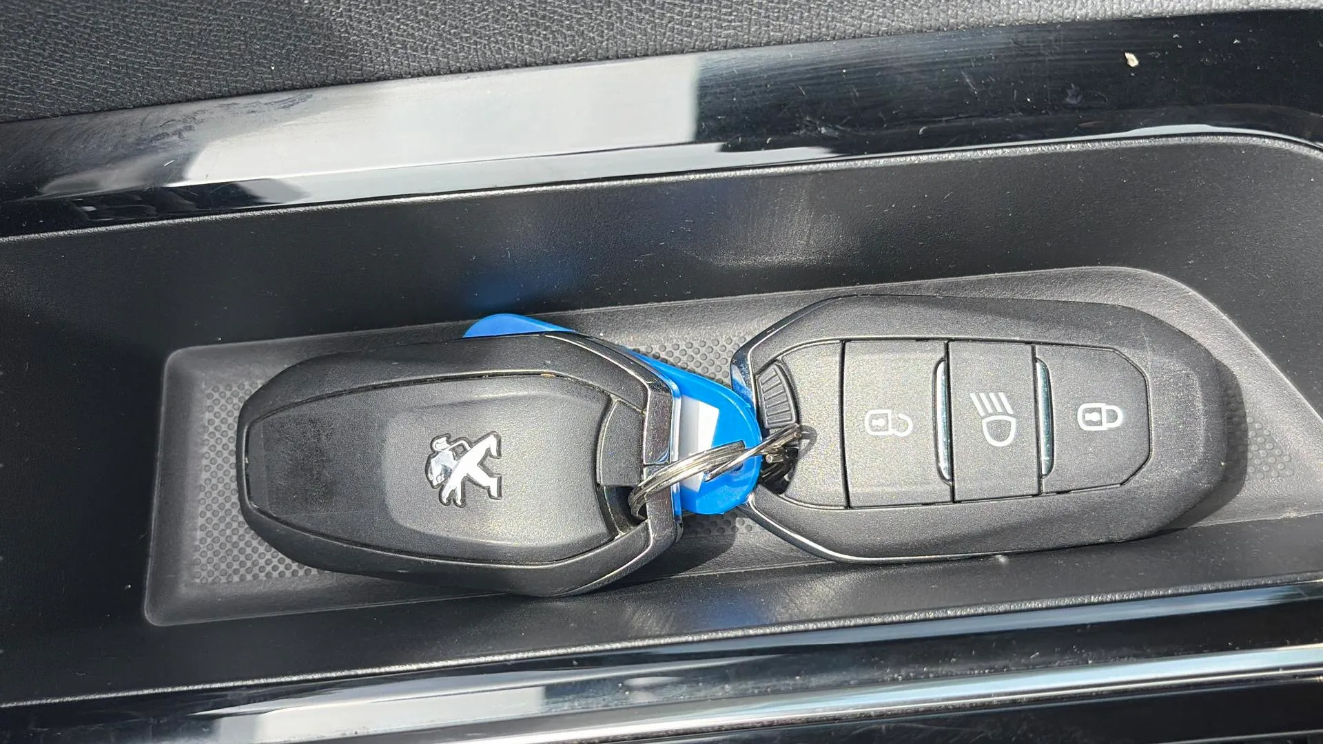 Peugeot 3008 1.2 PureTech Allure Pack EAT8 - foto 24