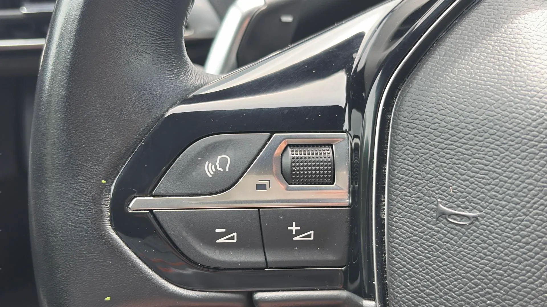 Peugeot 3008 1.2 PureTech Allure Pack EAT8 - foto 17