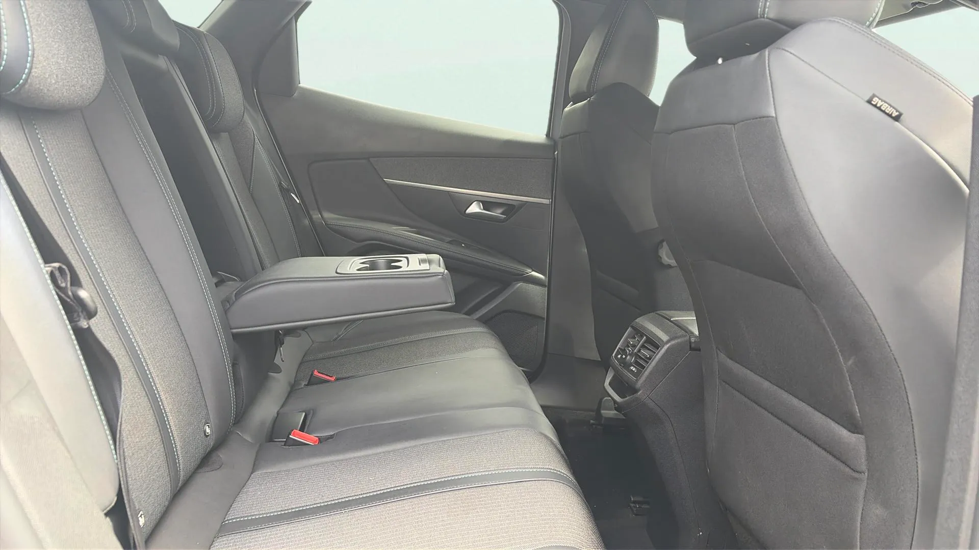 Peugeot 3008 1.2 PureTech Allure Pack EAT8 - foto 13