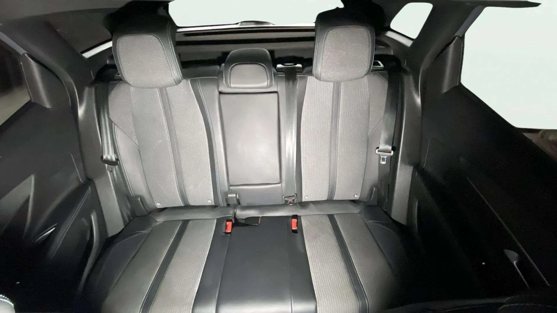 Peugeot 3008 1.2 PureTech Allure Pack EAT8 - foto 19