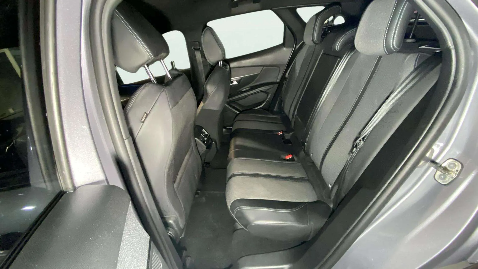 Peugeot 3008 1.2 PureTech Allure Pack EAT8 - foto 18