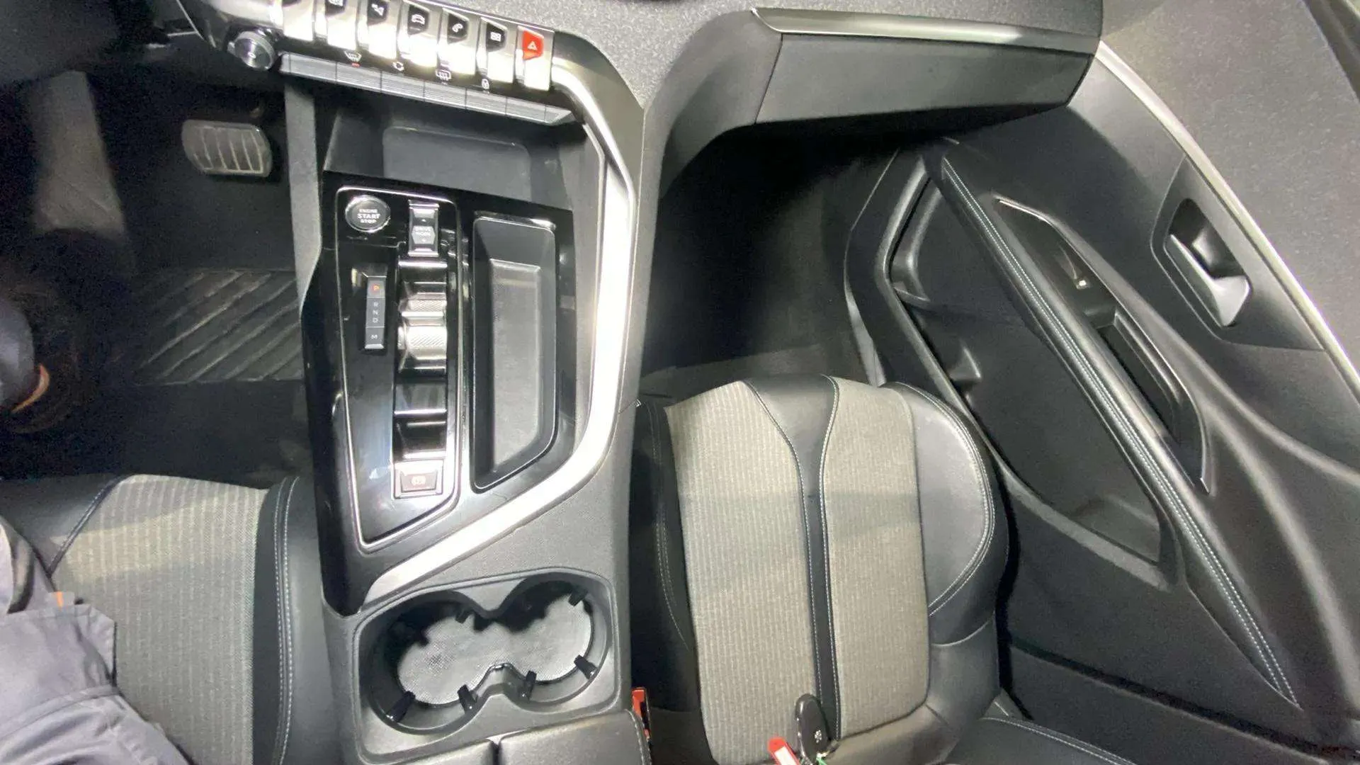 Peugeot 3008 1.2 PureTech Allure Pack EAT8 - foto 30