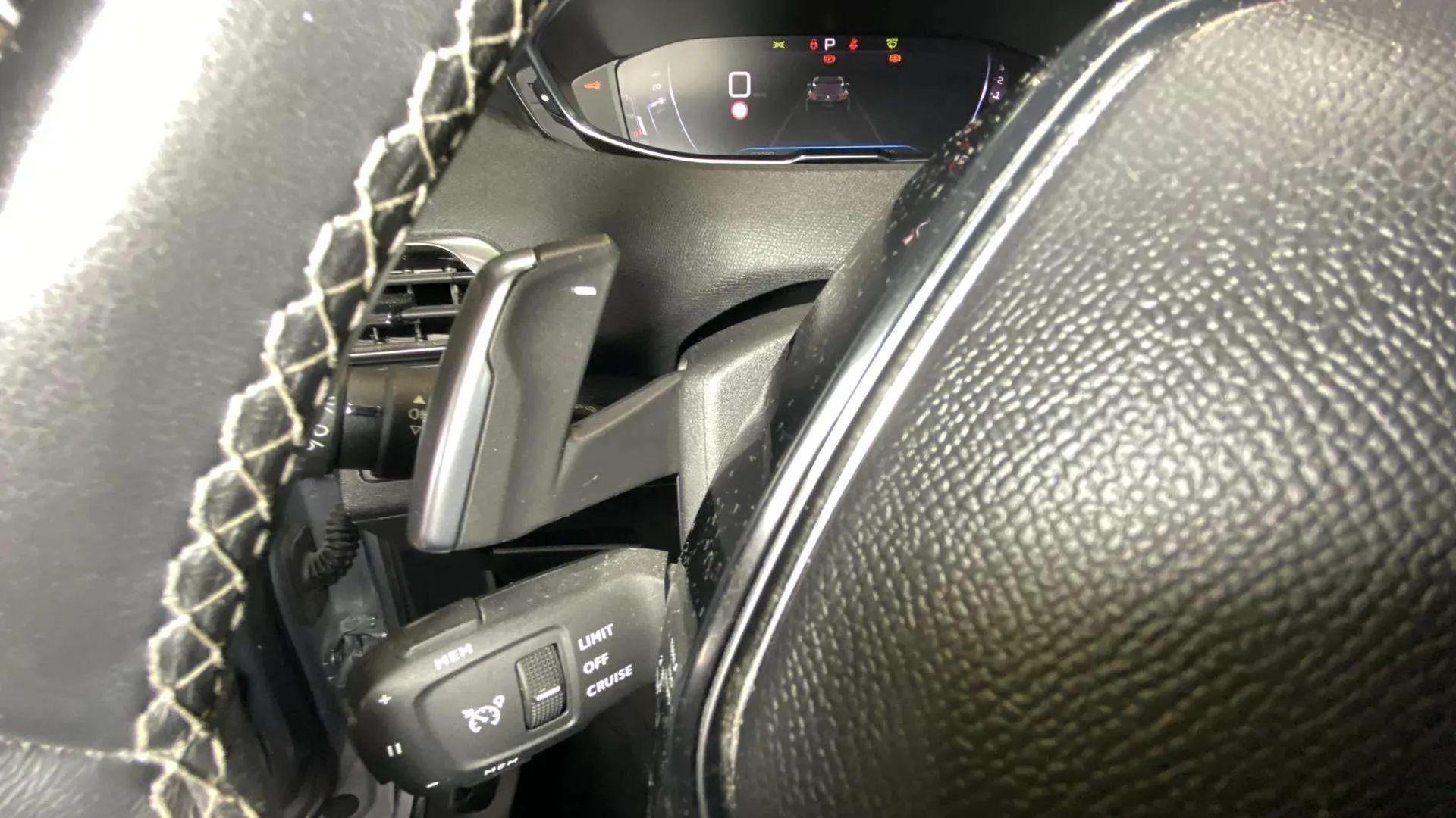 Peugeot 3008 1.2 PureTech Allure Pack EAT8 - foto 27