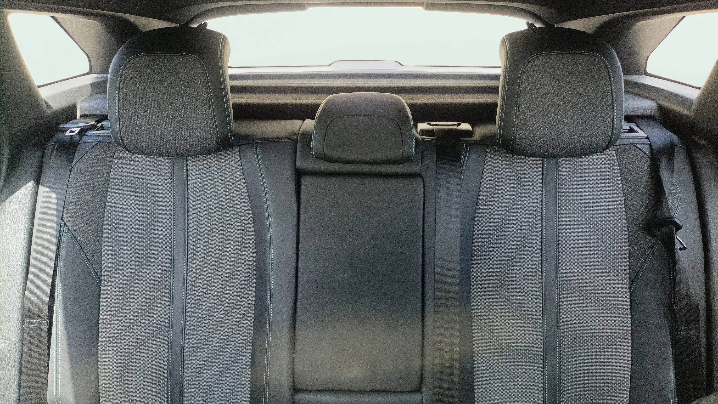 Peugeot 3008 1.2 PureTech Allure Pack EAT8 - foto 17