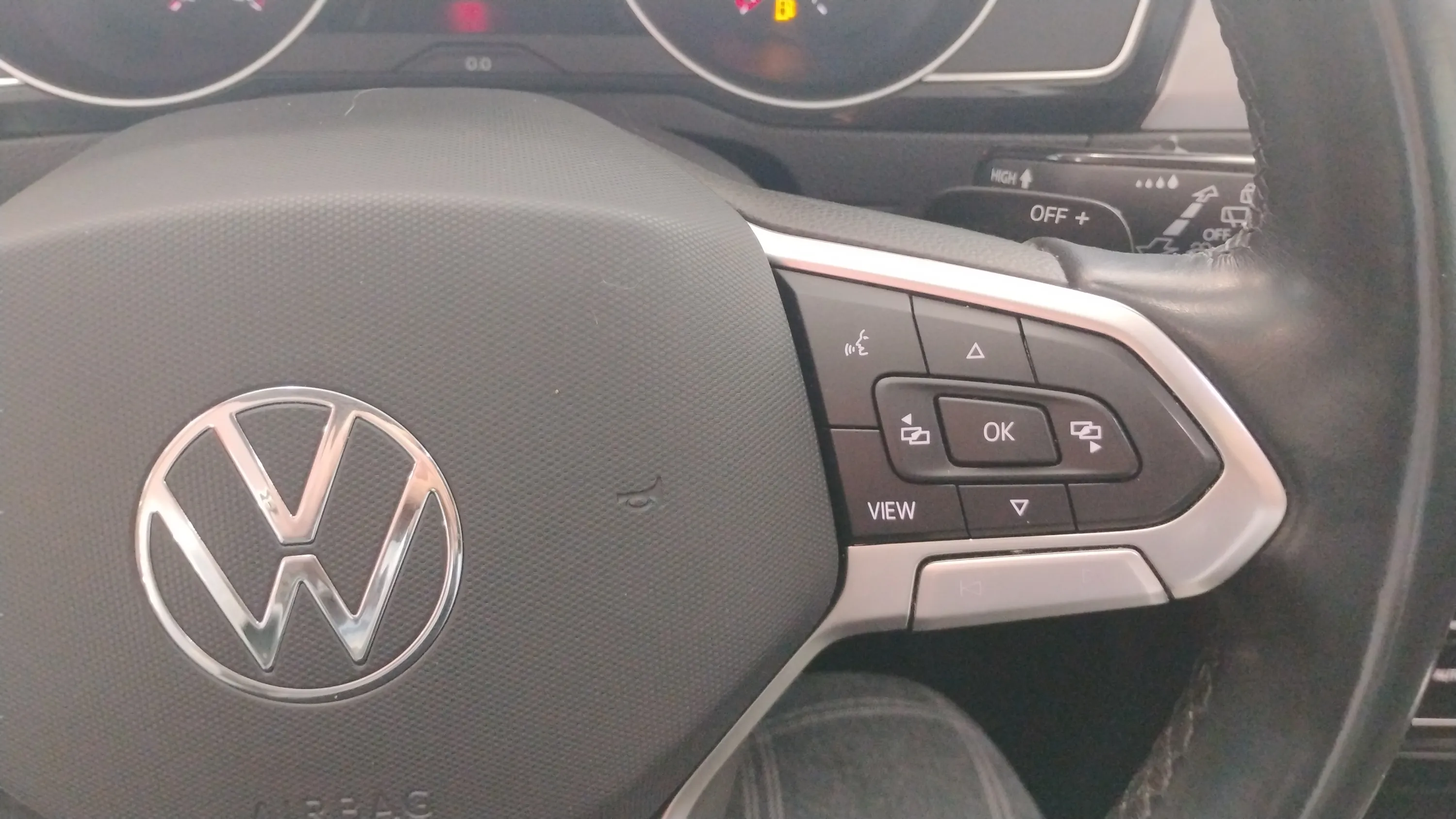 Volkswagen Passat Variant R-Line 2.0 TDI DSG - foto 22