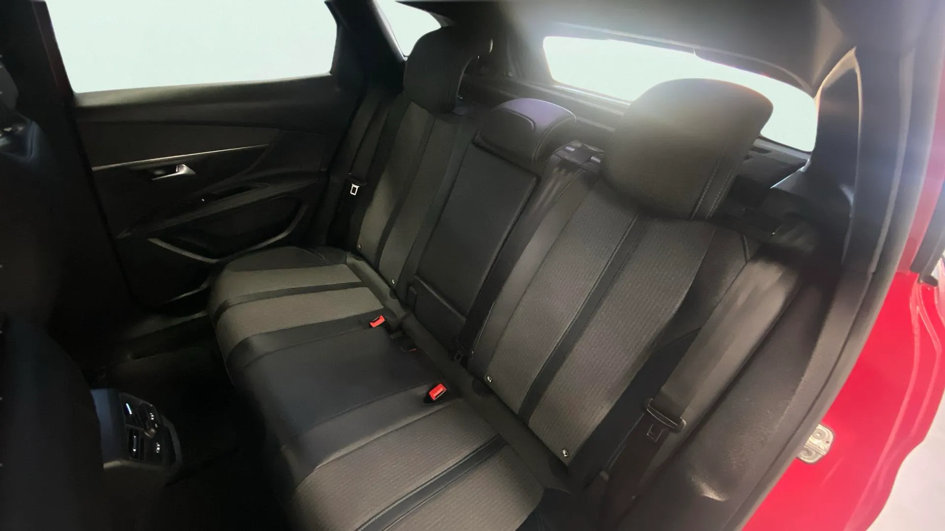 Peugeot 3008 1.2 PureTech Allure Pack EAT8 - foto 17