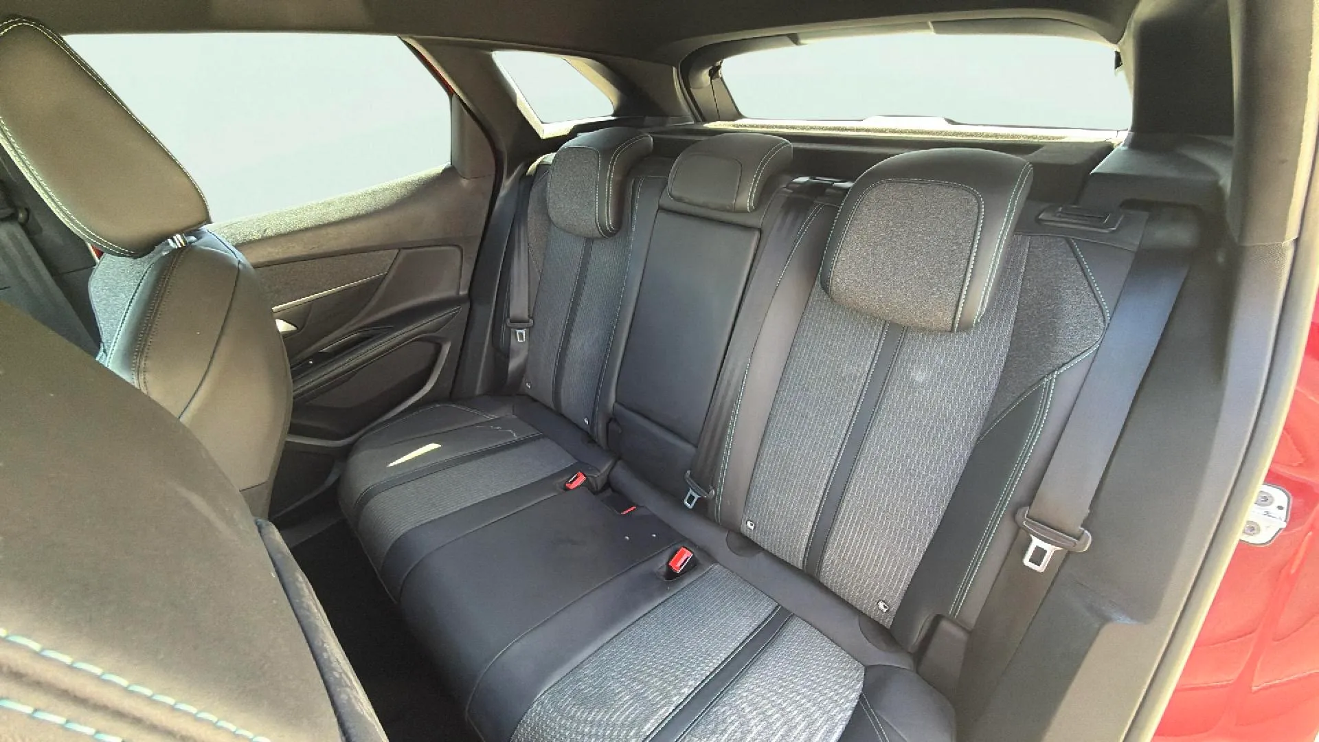Peugeot 3008 1.2 PureTech Allure Pack EAT8 - foto 19