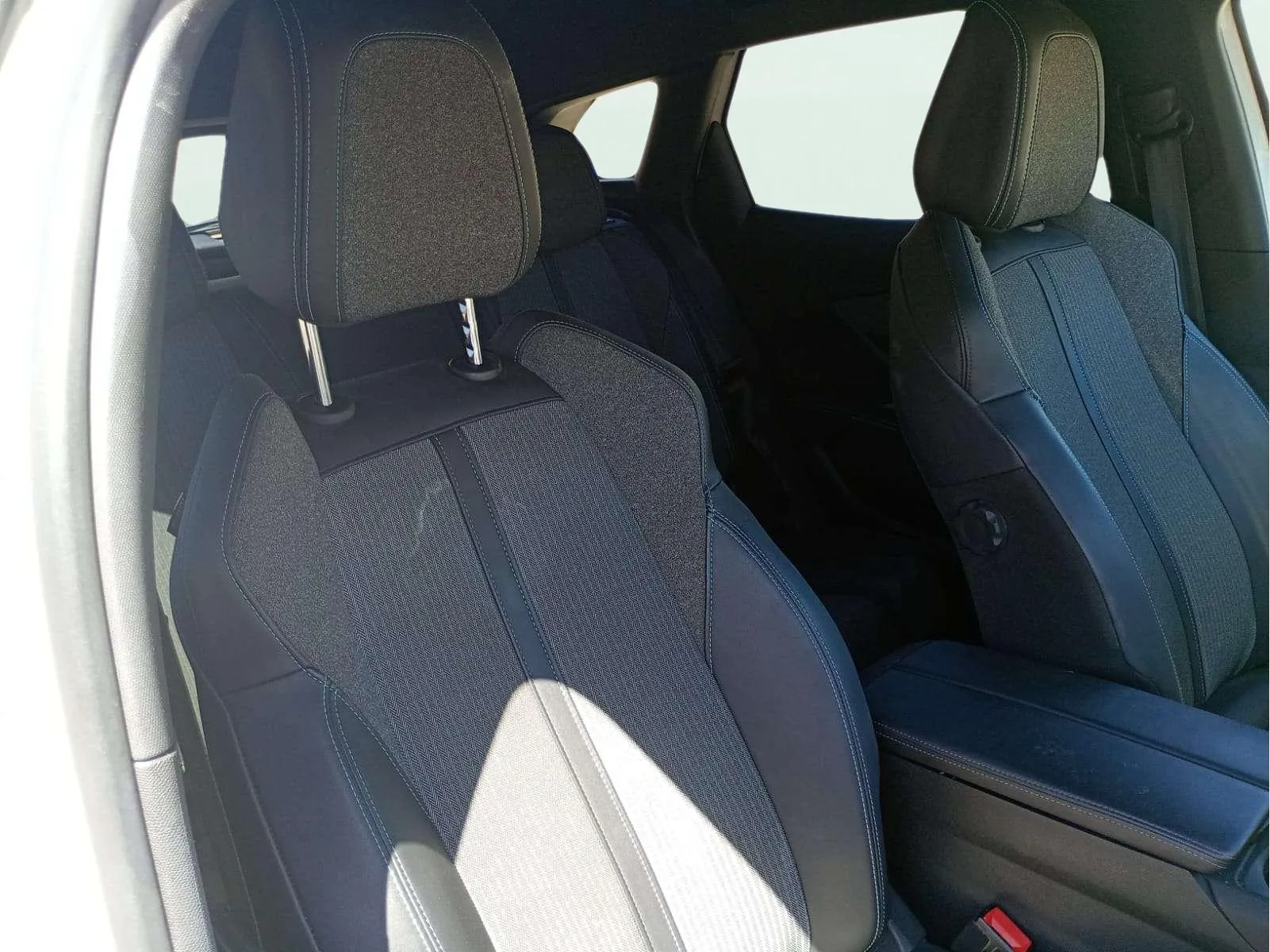 Peugeot 3008 1.2 PureTech Allure Pack EAT8 - foto 14