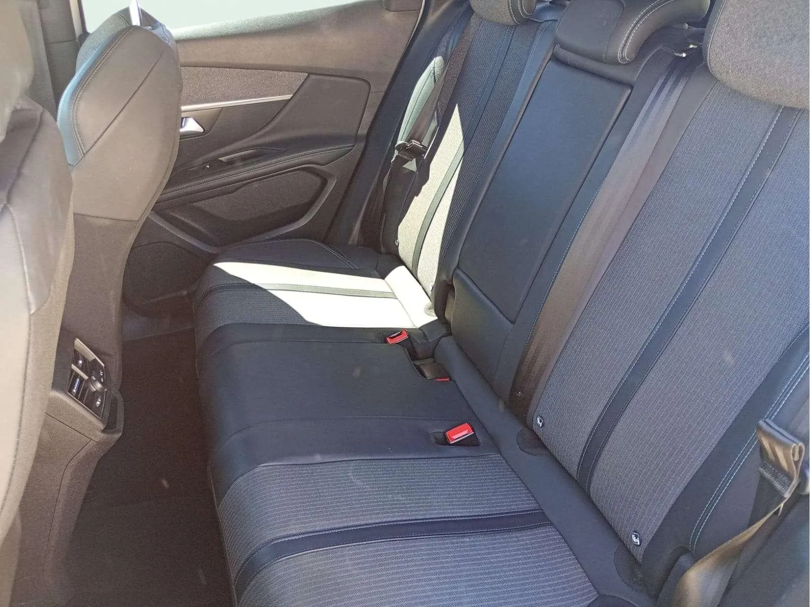 Peugeot 3008 1.2 PureTech Allure Pack EAT8 - foto 15
