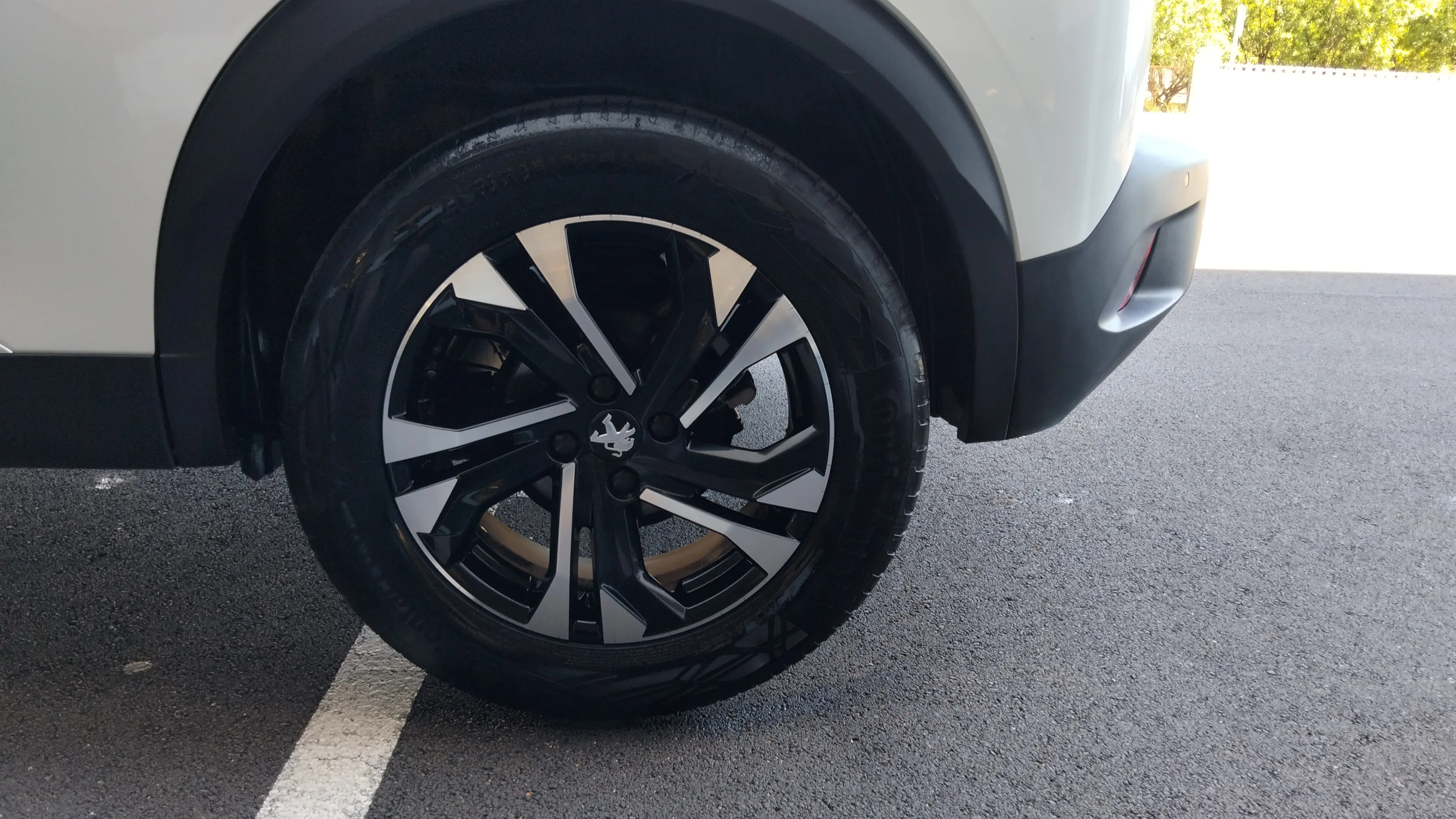 Peugeot 2008 Allure Pack BlueHDi 130 EAT8 - foto 9
