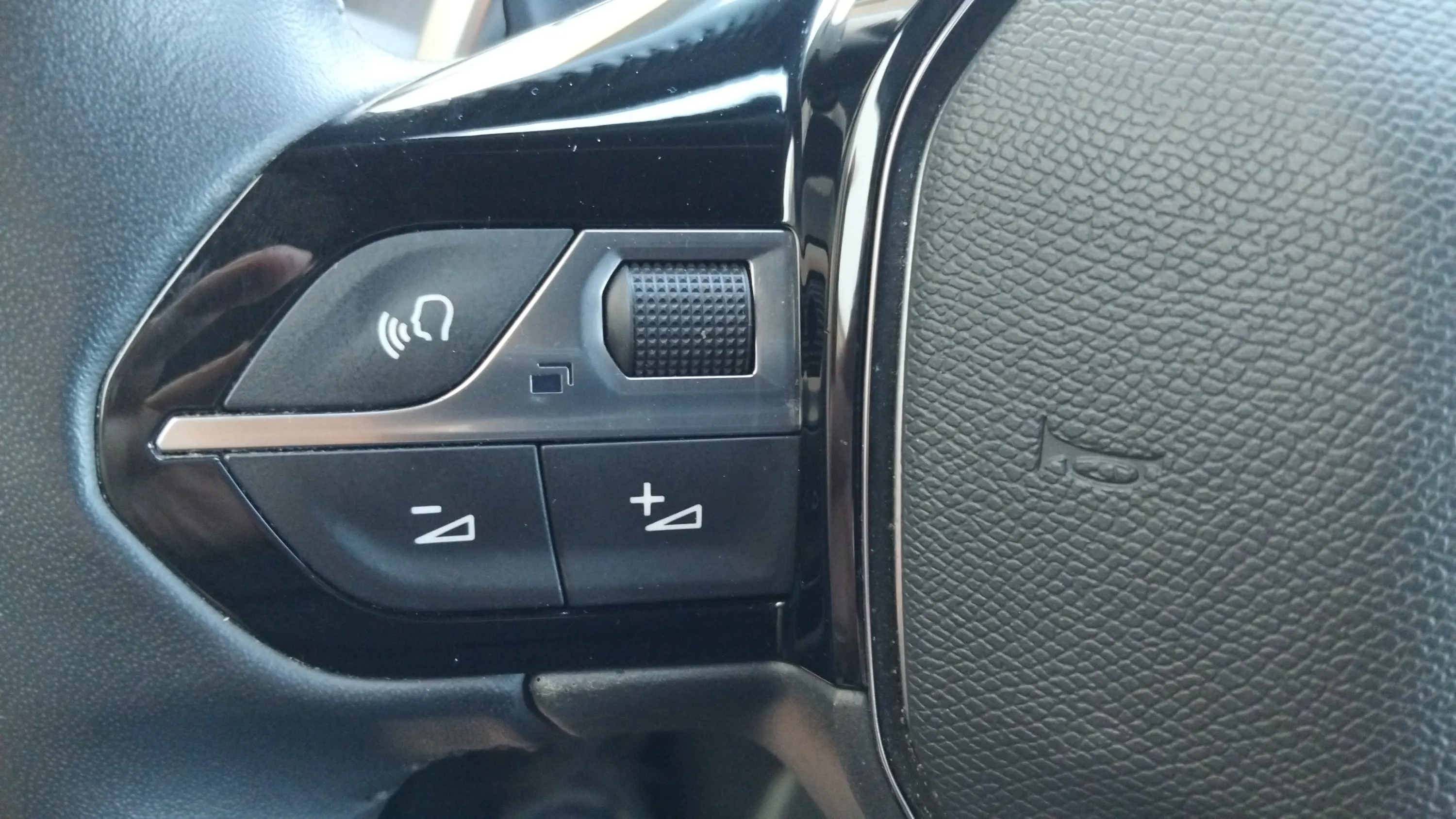 Peugeot 2008 Allure Pack BlueHDi 130 EAT8 - foto 21