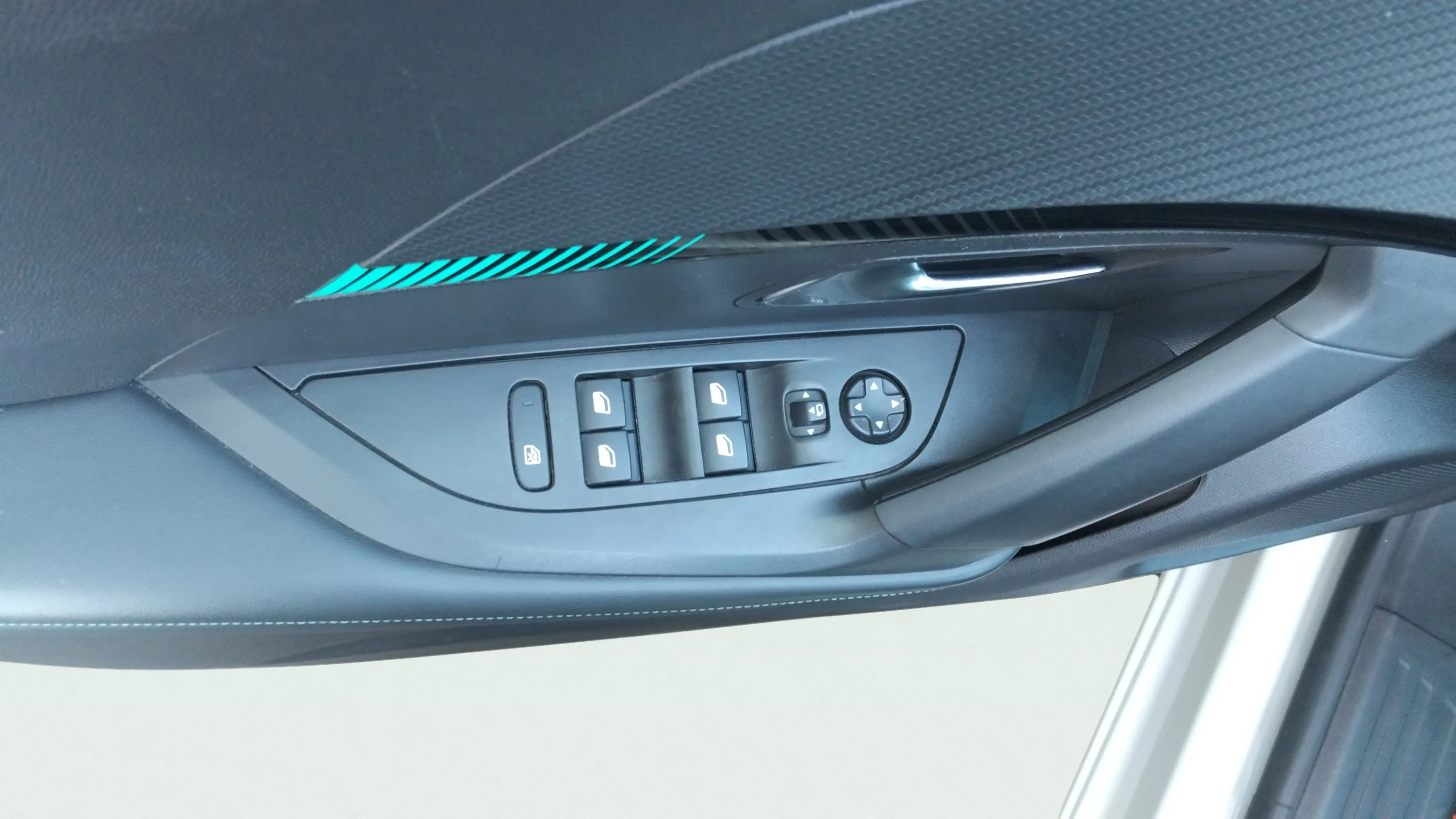 Peugeot 2008 Allure Pack BlueHDi 130 EAT8 - foto 19