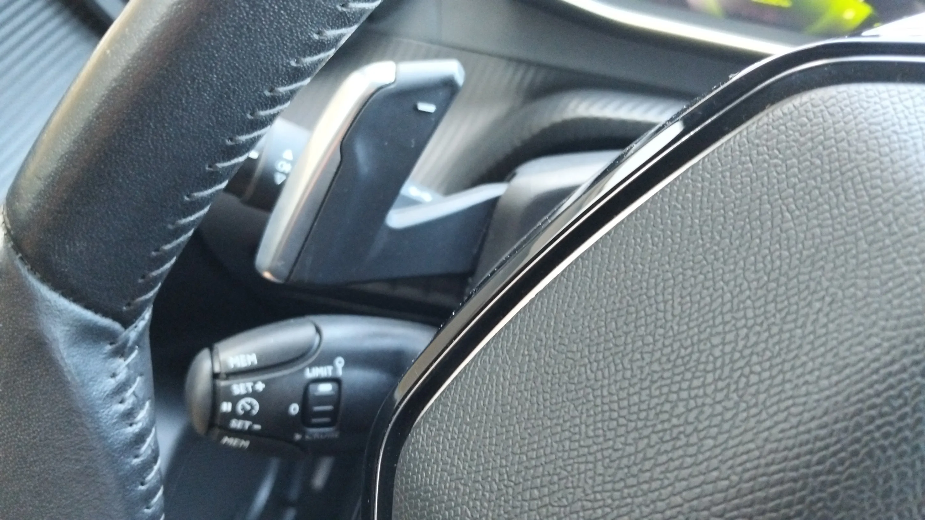 Peugeot 2008 Allure Pack BlueHDi 130 EAT8 - foto 23