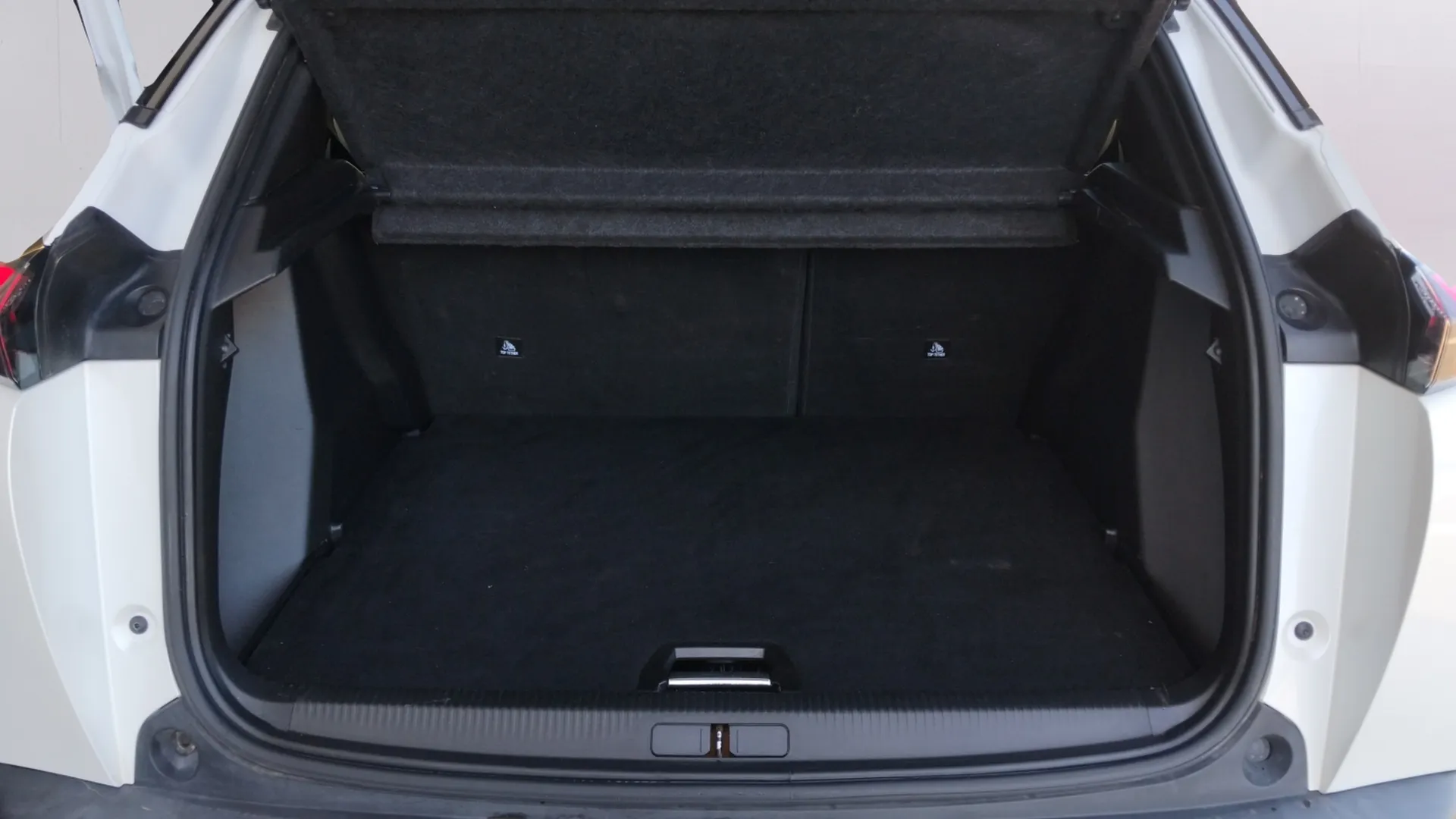 Peugeot 2008 Allure Pack BlueHDi 130 EAT8 - foto 18