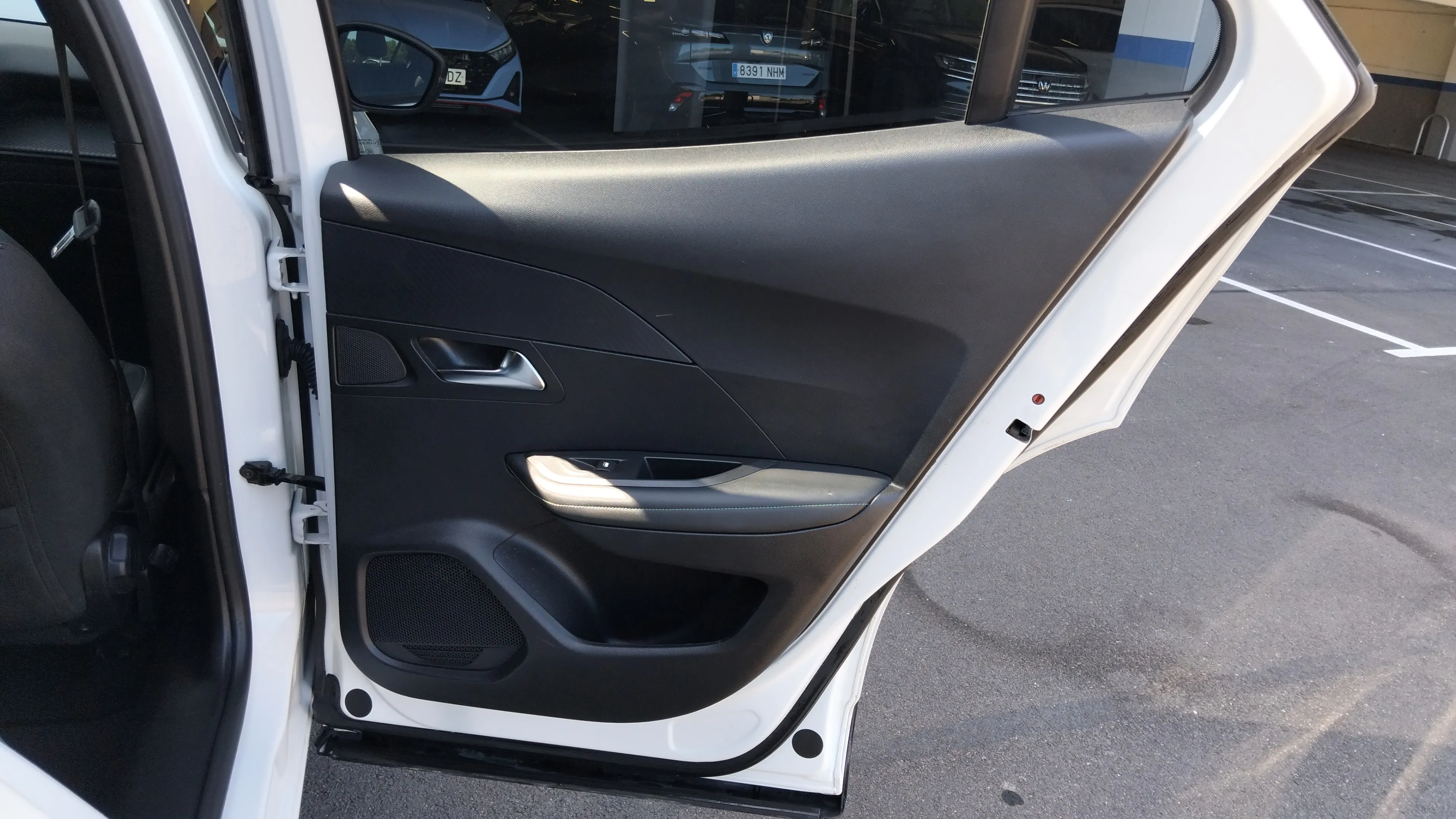 Peugeot 2008 Allure Pack BlueHDi 130 EAT8 - foto 15