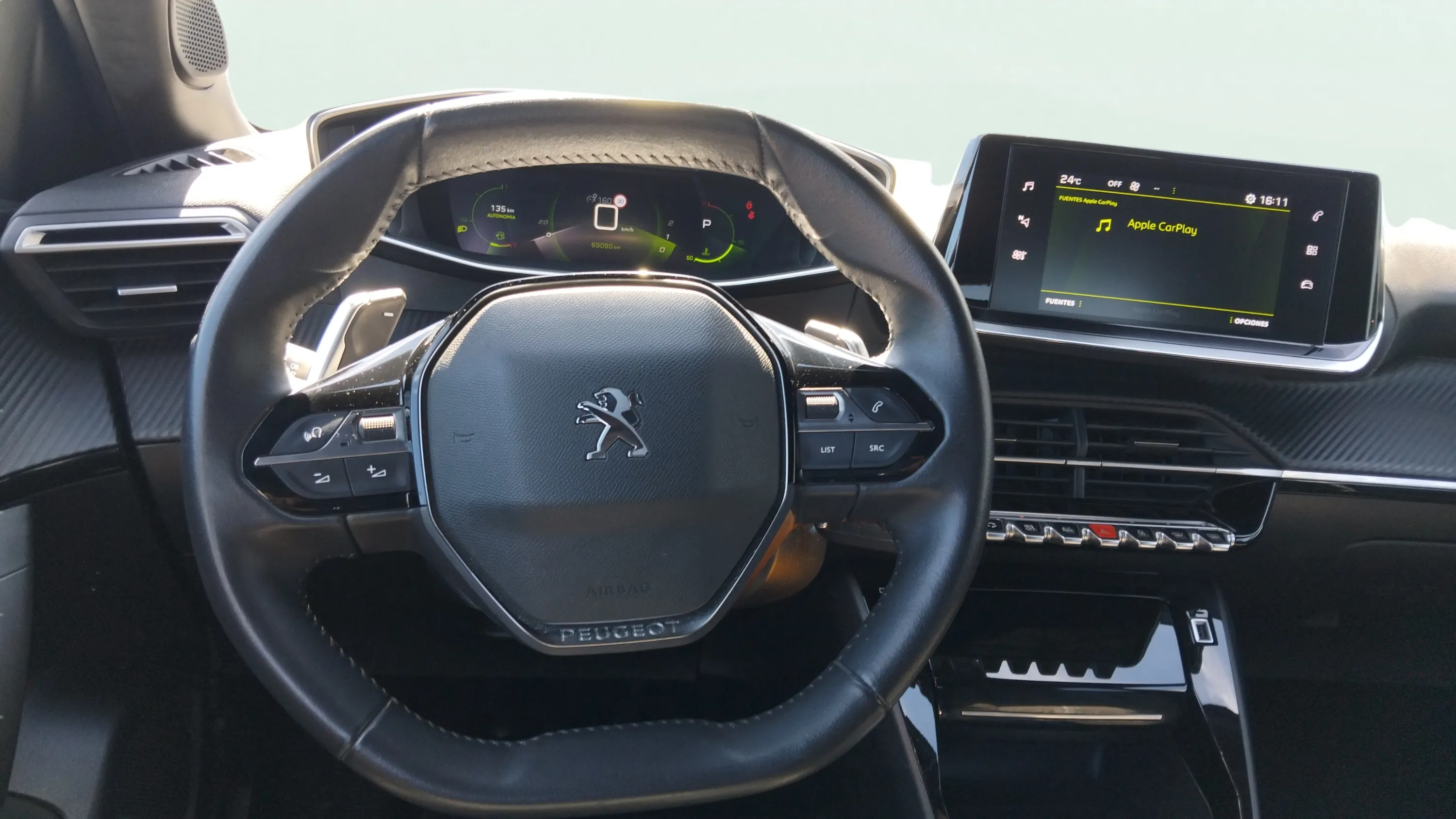 Peugeot 2008 Allure Pack BlueHDi 130 EAT8 - foto 12