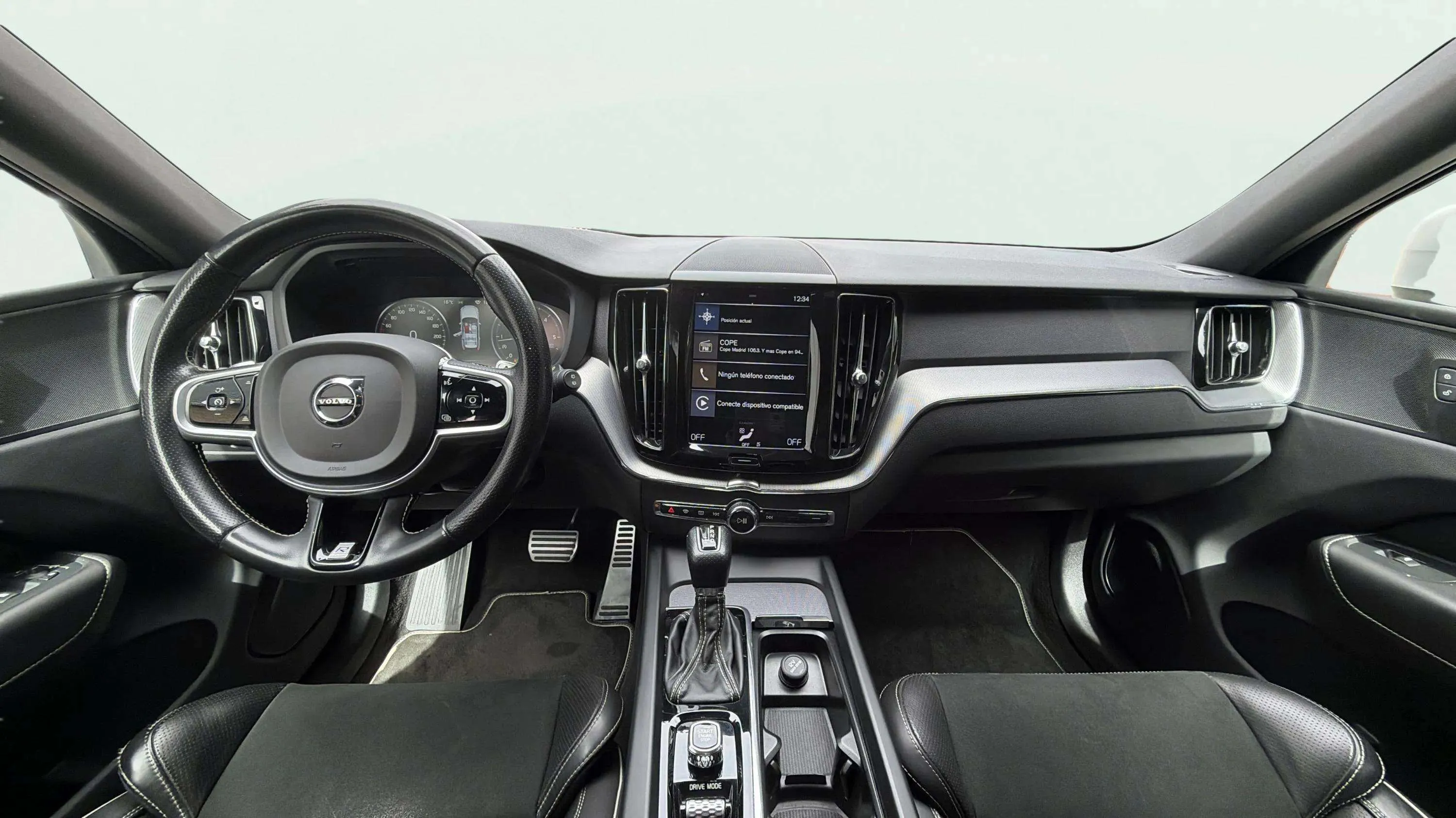 Volvo XC60 2.0 D4 R-Design - foto 9