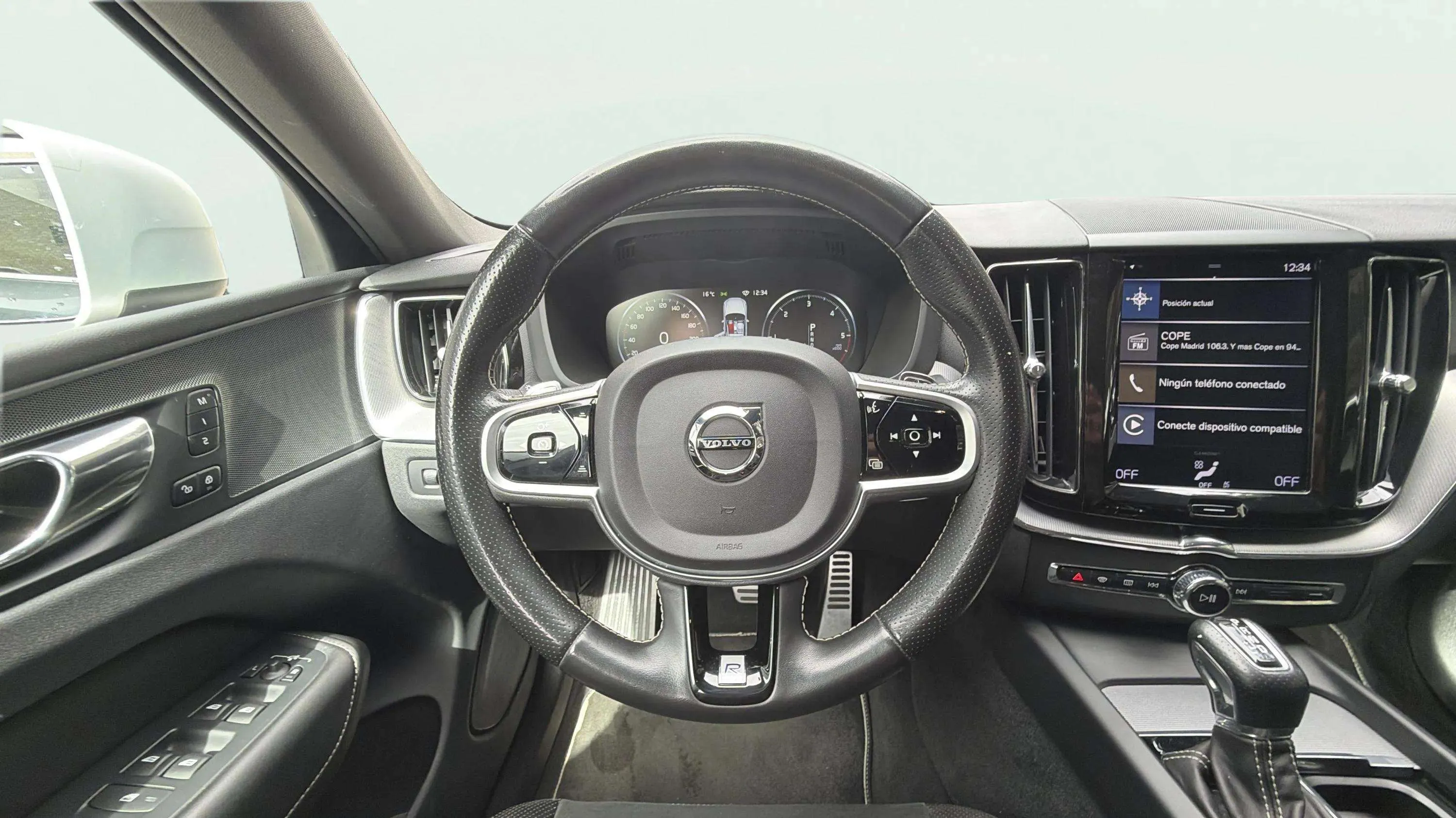 Volvo XC60 2.0 D4 R-Design - foto 11