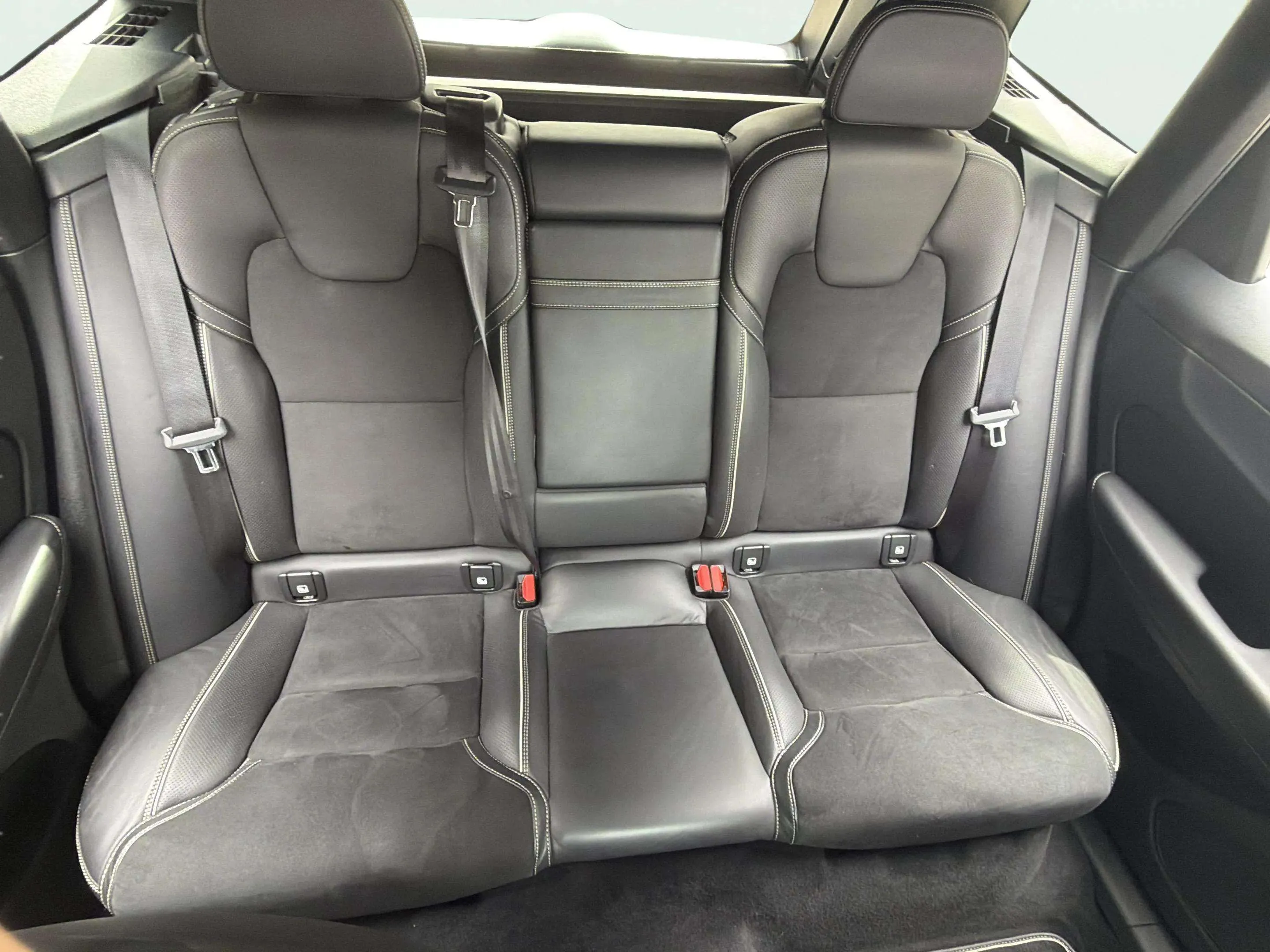 Volvo XC60 2.0 D4 R-Design - foto 15