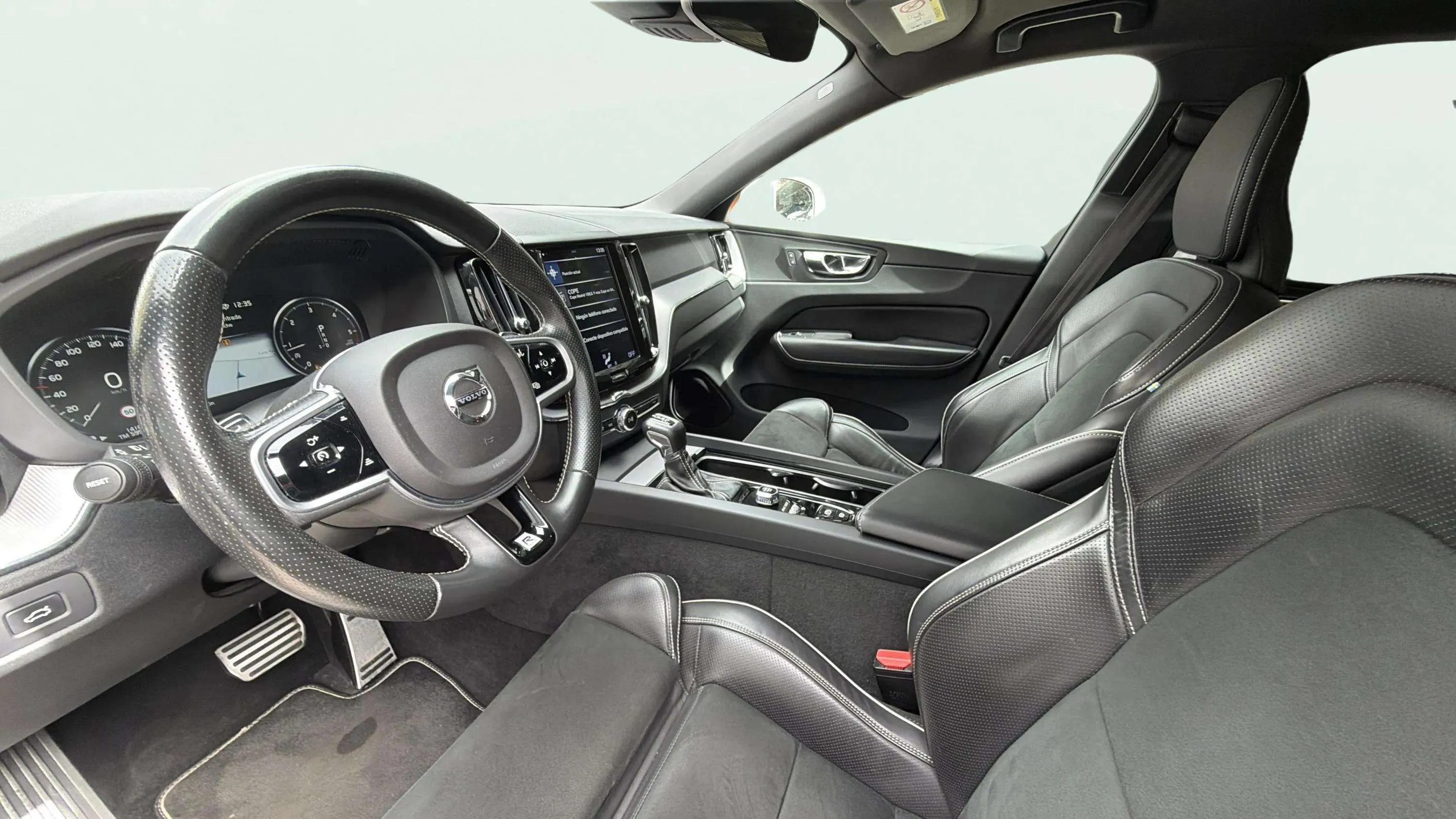 Volvo XC60 2.0 D4 R-Design - foto 13