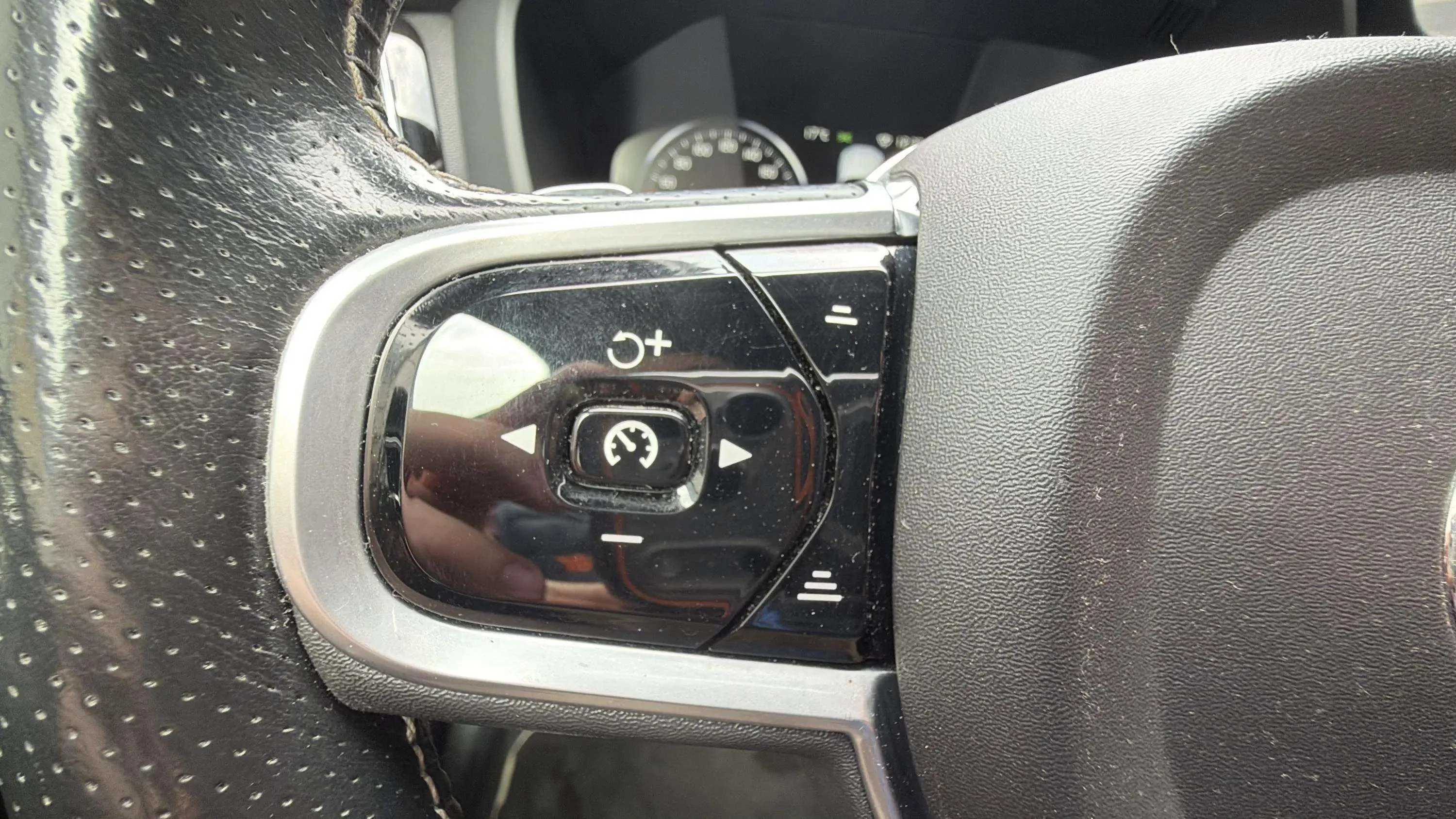 Volvo XC60 2.0 D4 R-Design - foto 19