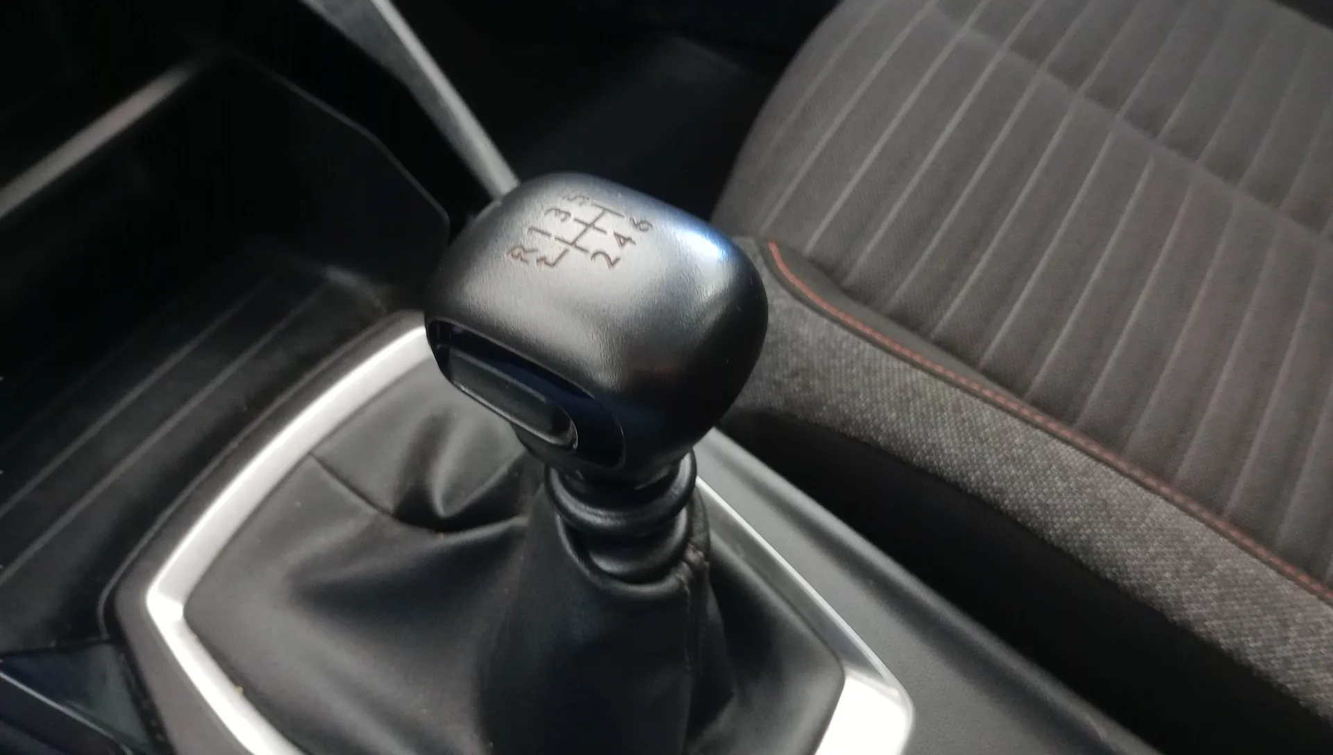 Peugeot 208 BlueHDi Active - foto 18