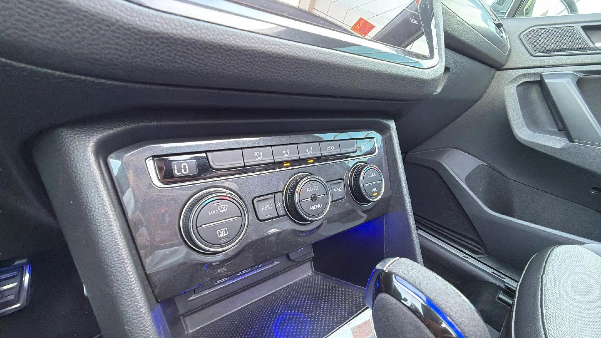 Volkswagen Tiguan Sport 2.0 TDI 4Motion DSG - foto 32