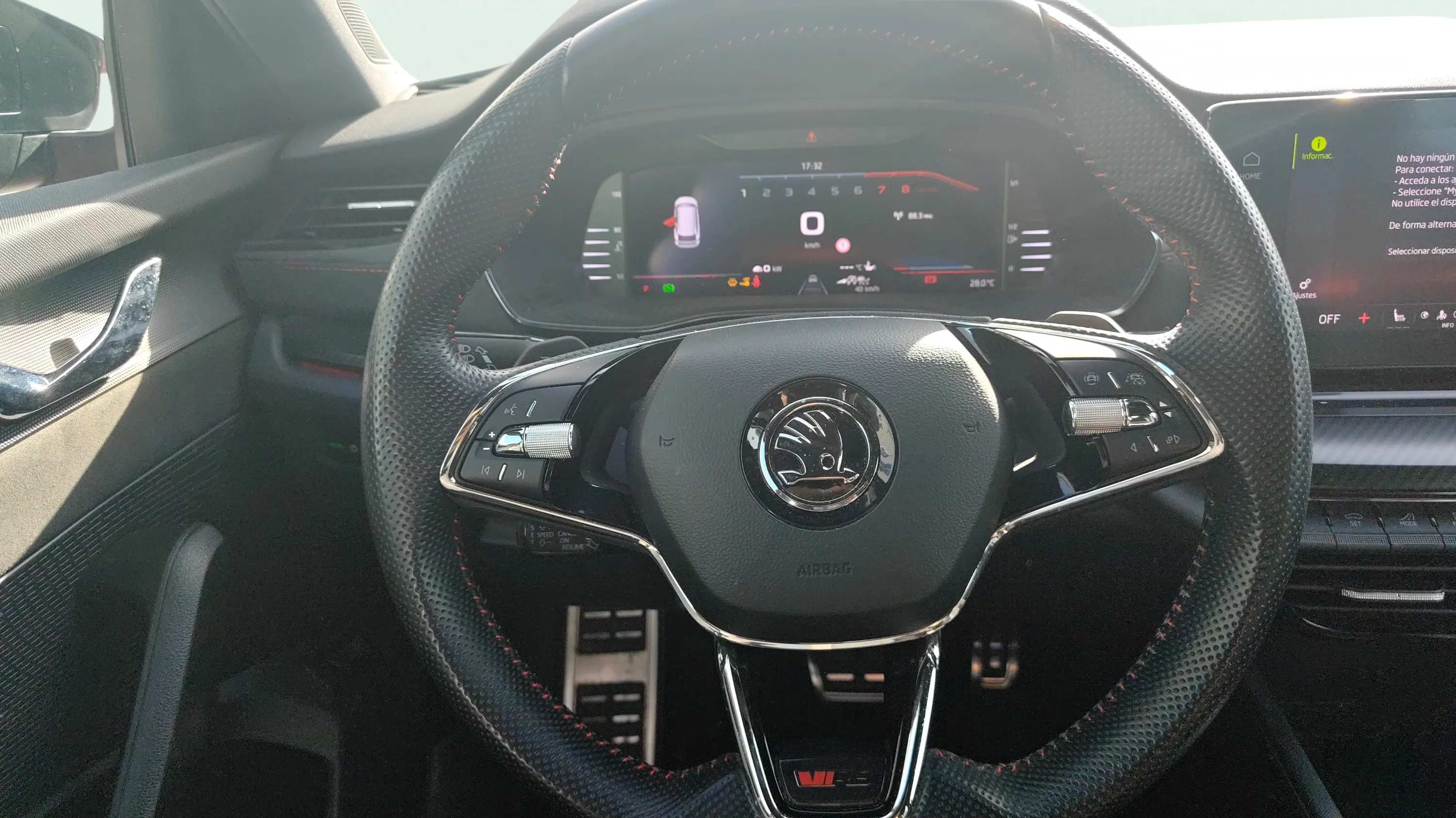 Škoda Octavia Combi 2.0 TSI DSG RS Plus - foto 8