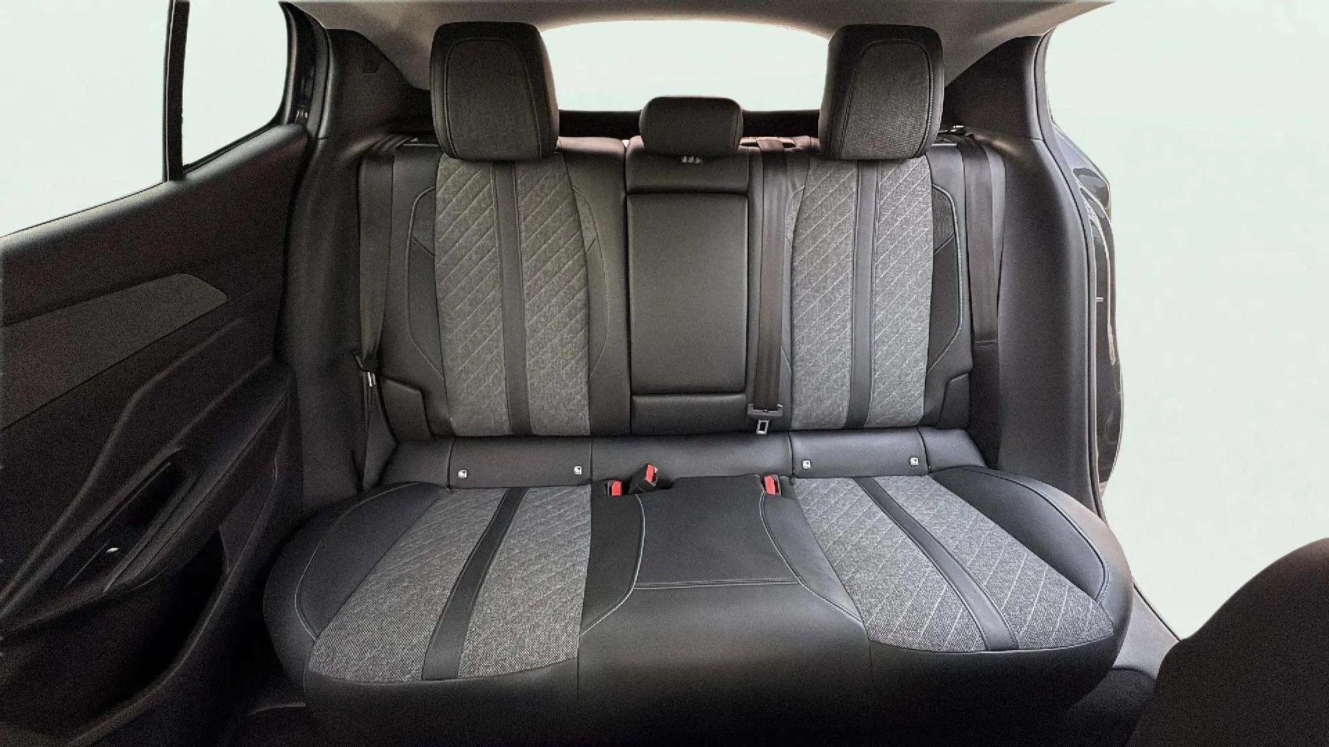 Peugeot 408 Allure Pack PureTech 130 EAT8 - foto 20