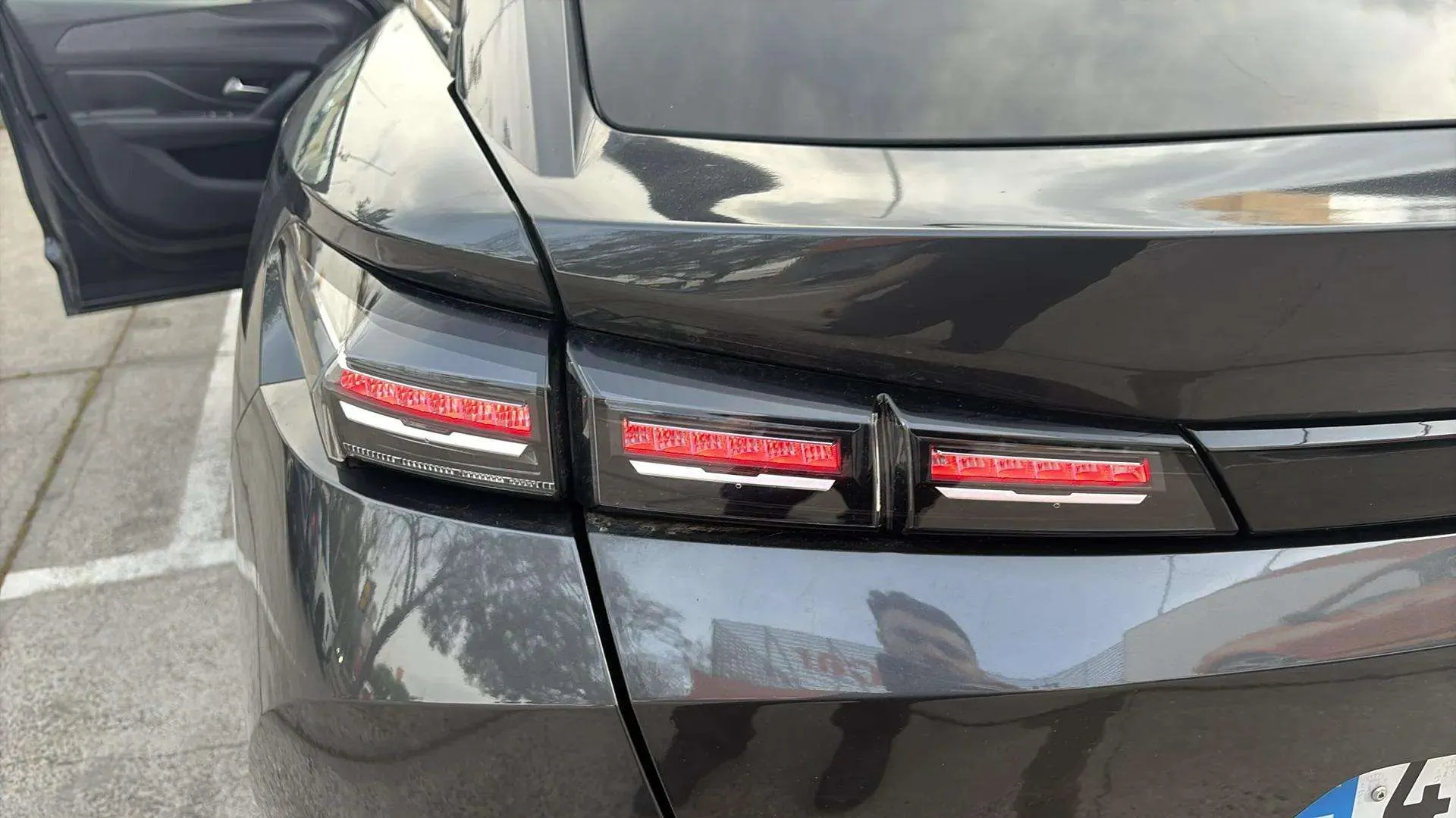 Peugeot 408 Allure Pack PureTech 130 EAT8 - foto 9