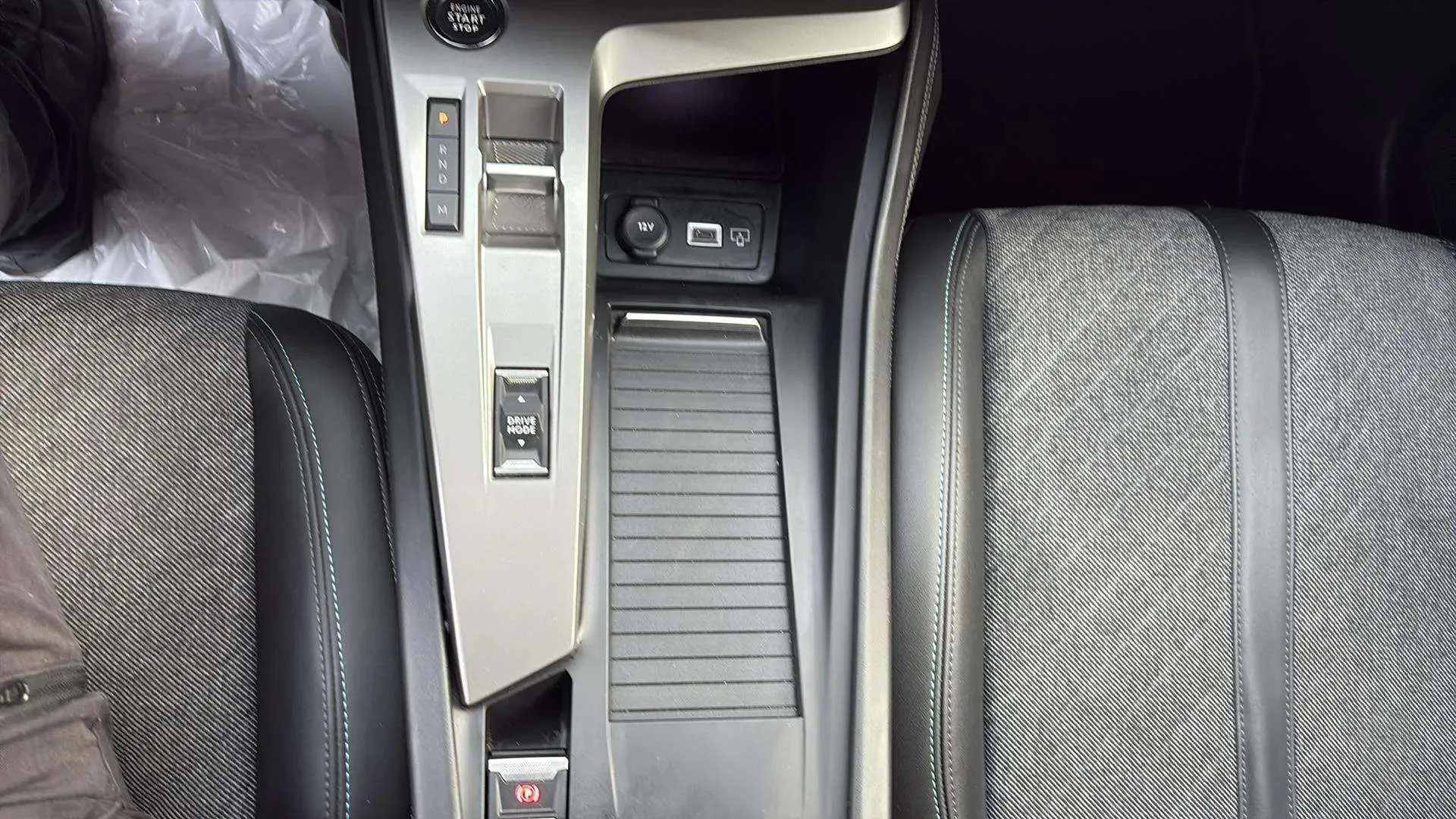 Peugeot 408 Allure Pack PureTech 130 EAT8 - foto 28