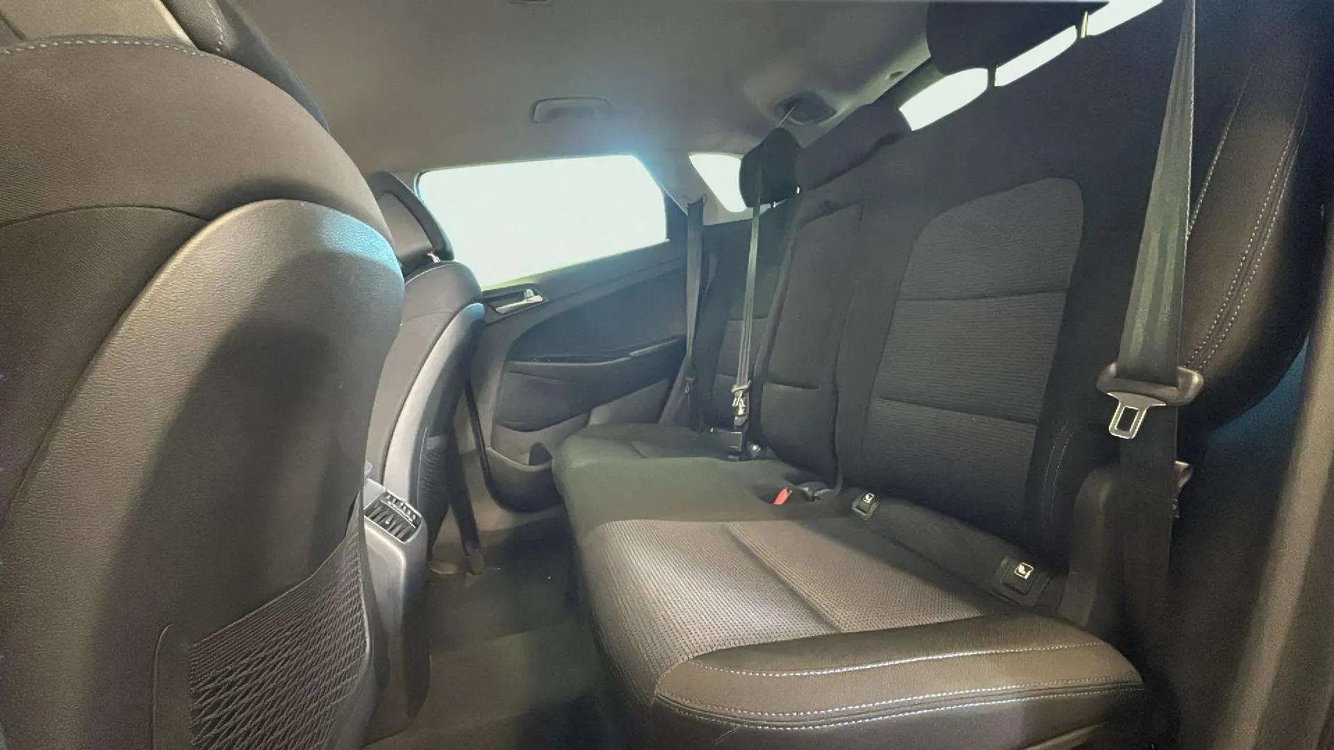 Hyundai Tucson 1.6 GDi BlueDrive Essence 4x2 - foto 19