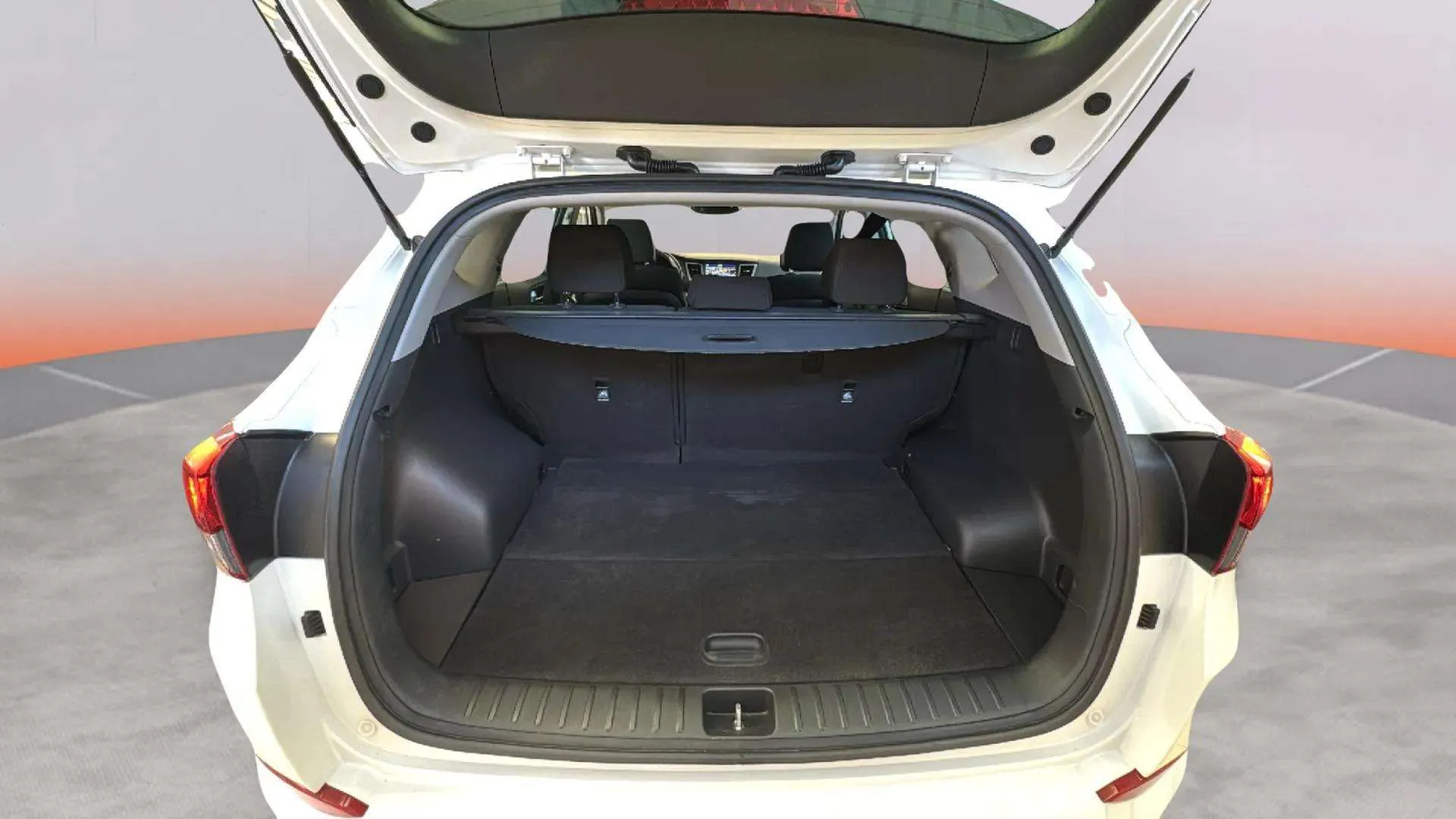 Hyundai Tucson 1.6 GDi BlueDrive Essence 4x2 - foto 9