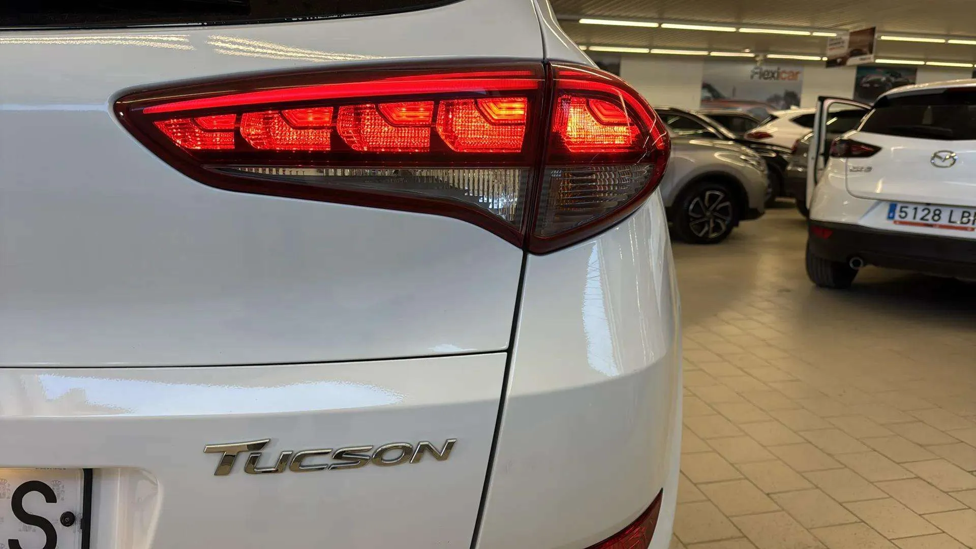 Hyundai Tucson 1.6 GDi BlueDrive Essence 4x2 - foto 11