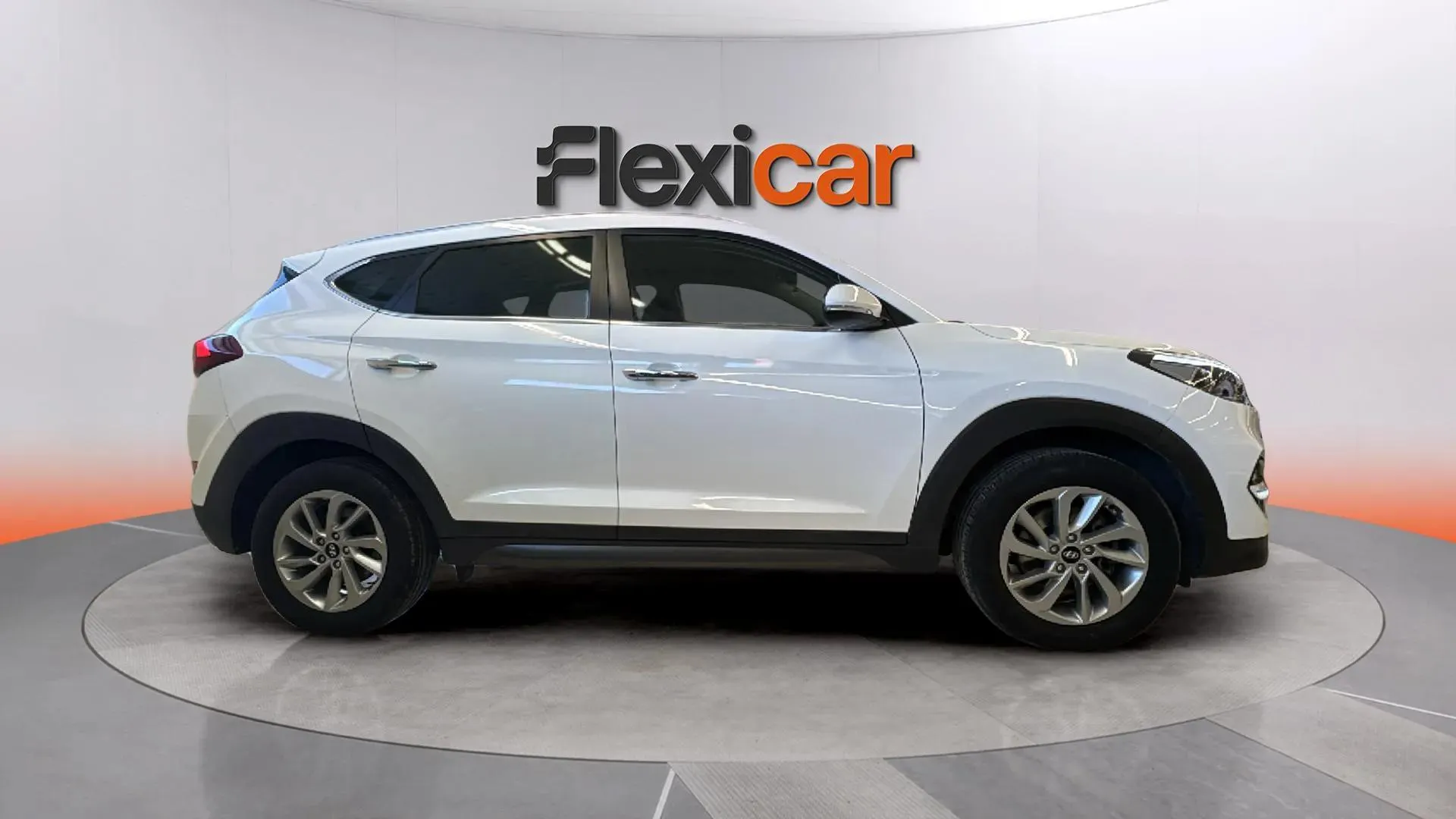 Hyundai Tucson 1.6 GDi BlueDrive Essence 4x2 - foto 7