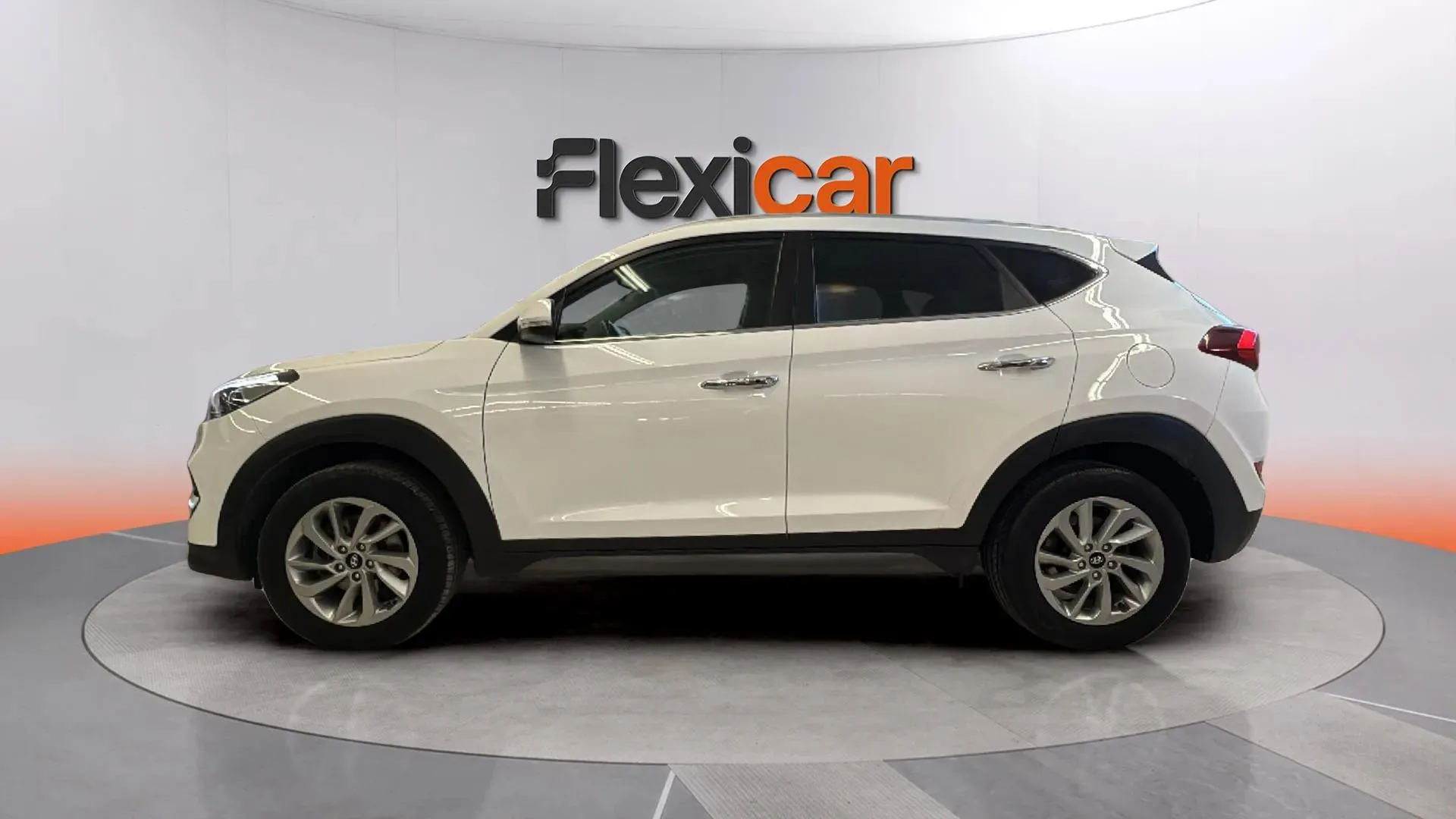 Hyundai Tucson 1.6 GDi BlueDrive Essence 4x2 - foto 8