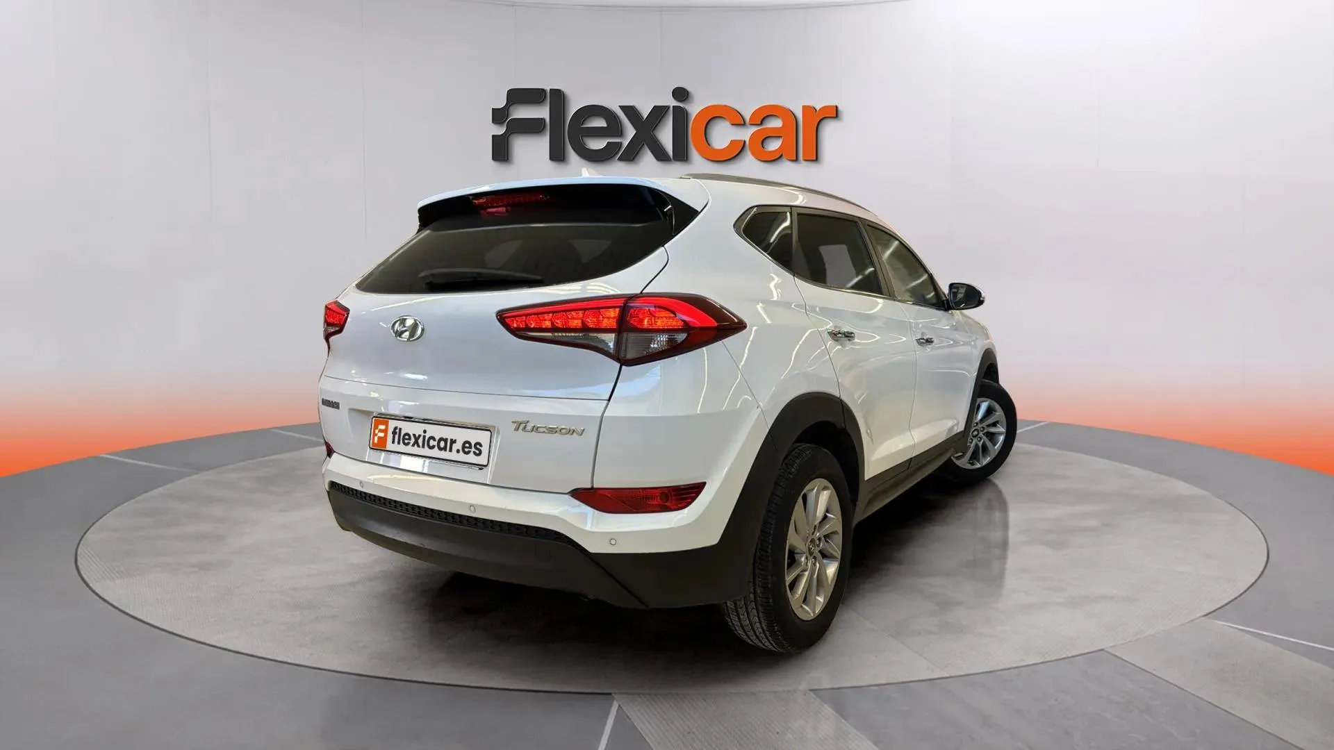 Hyundai Tucson 1.6 GDi BlueDrive Essence 4x2 - foto 6