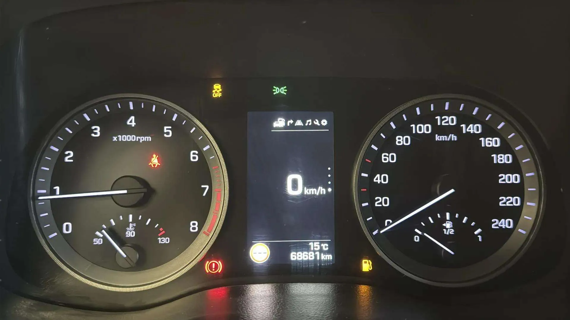Hyundai Tucson 1.6 GDi BlueDrive Essence 4x2 - foto 15