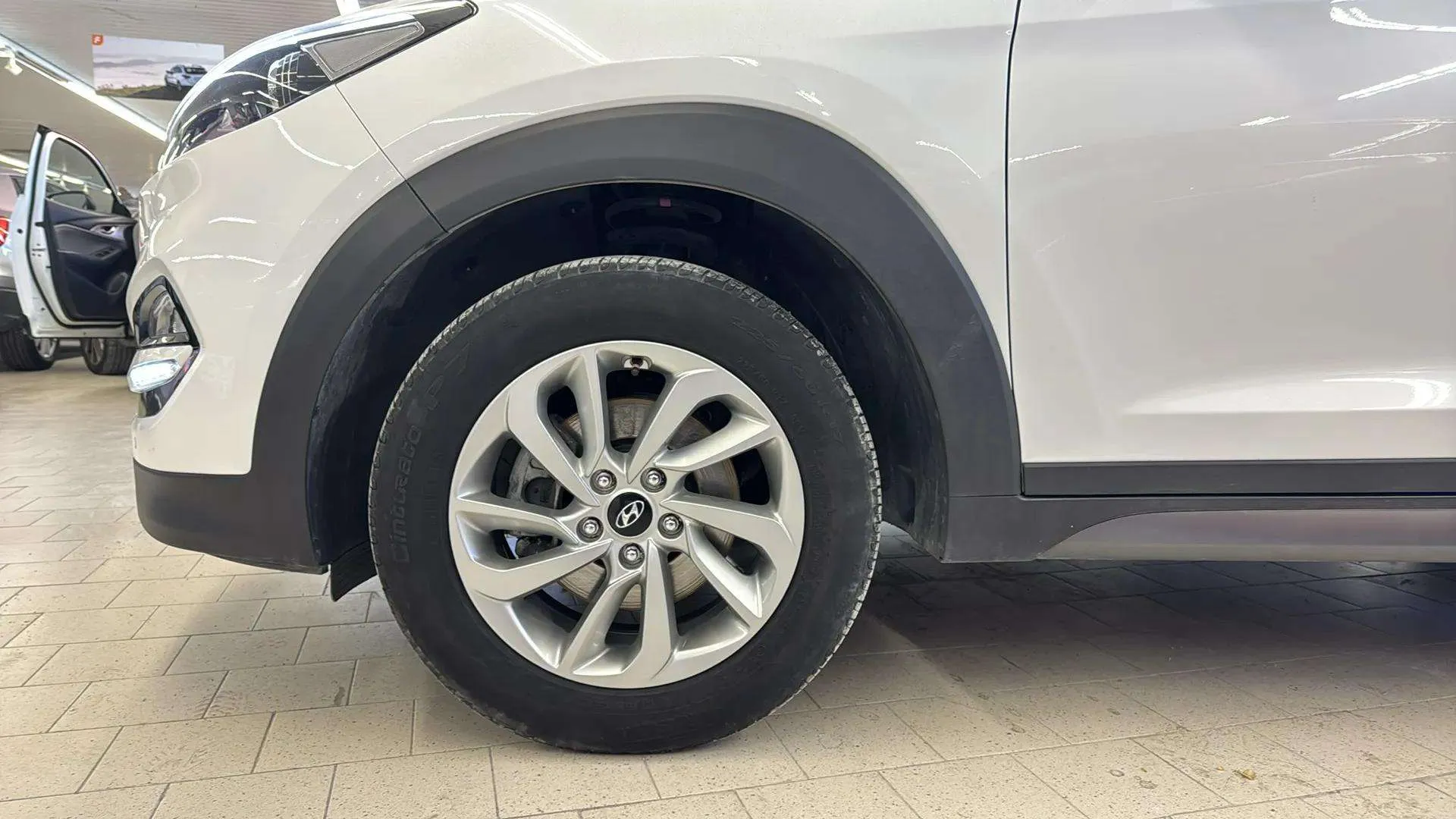 Hyundai Tucson 1.6 GDi BlueDrive Essence 4x2 - foto 10