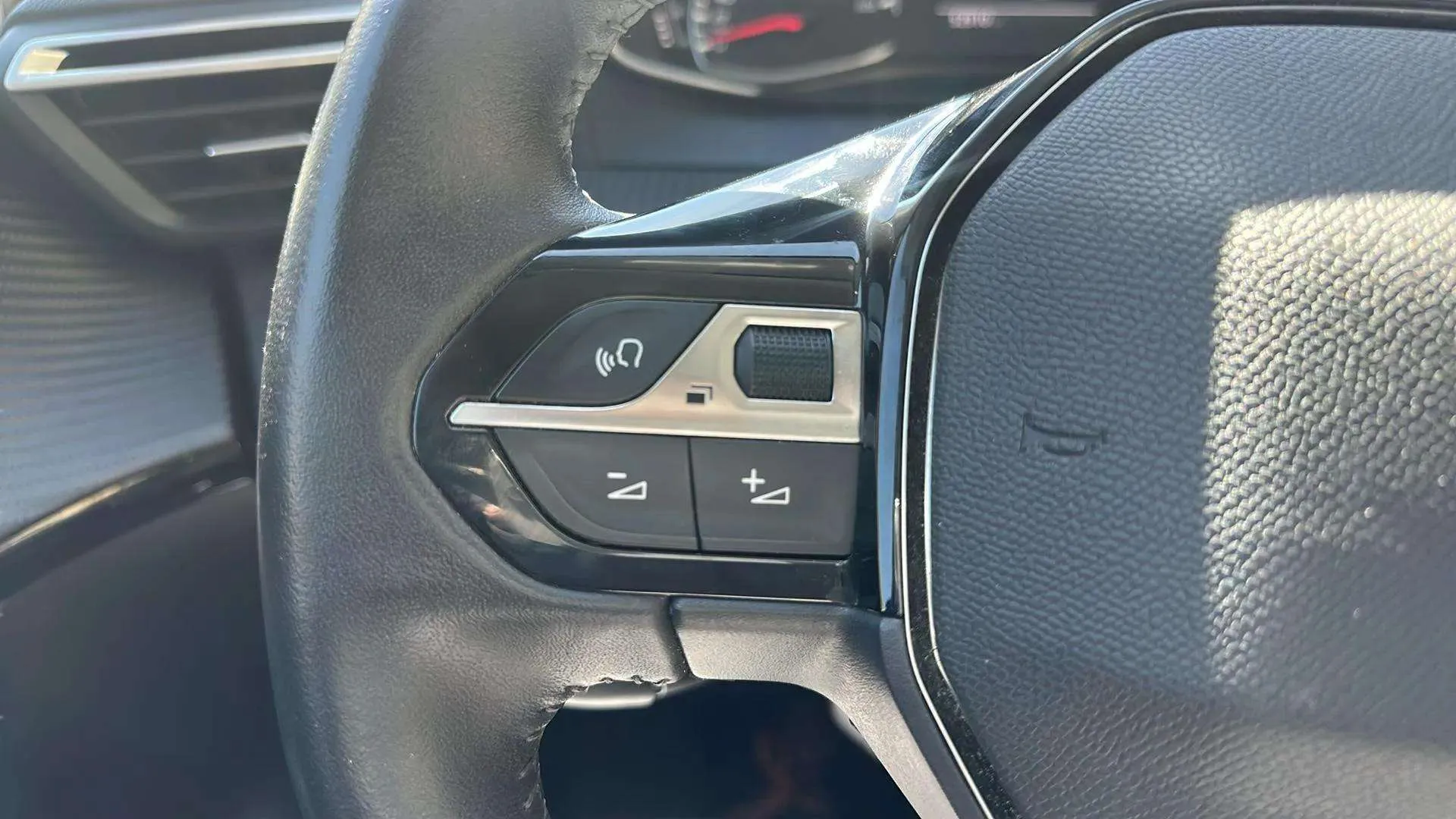Peugeot 208 PureTech Allure - foto 11