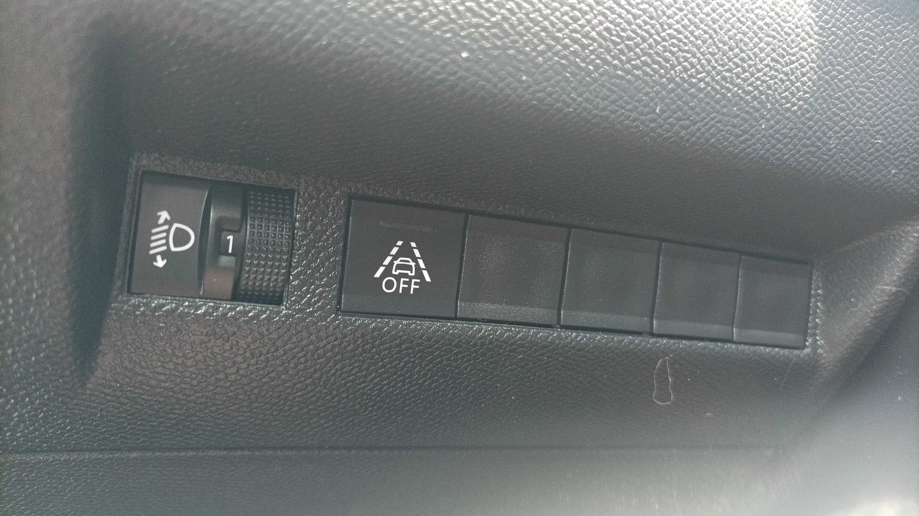 Peugeot 2008 Allure PureTech 100 BVM6 - foto 25