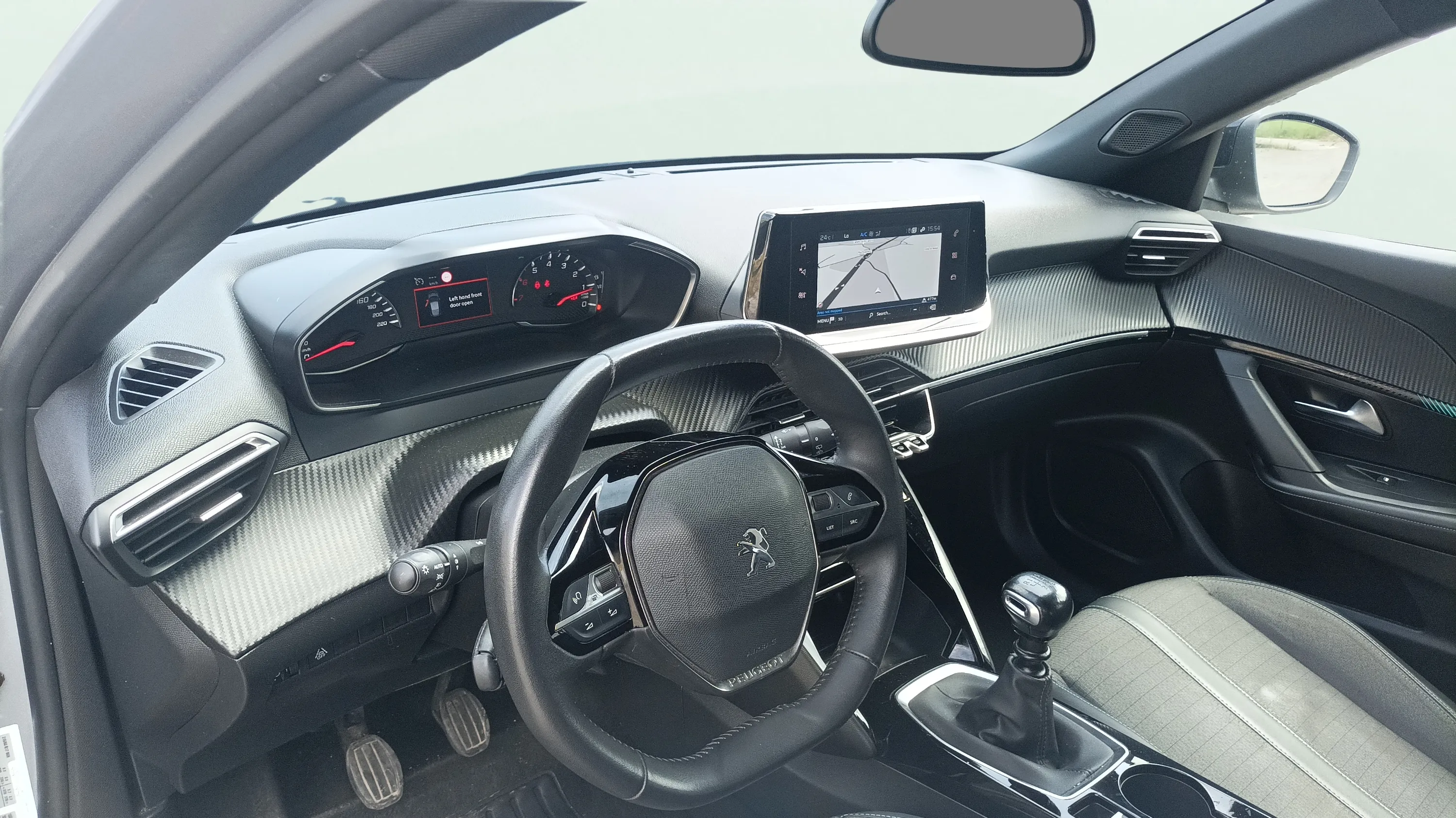 Peugeot 2008 Allure PureTech 100 BVM6 - foto 16