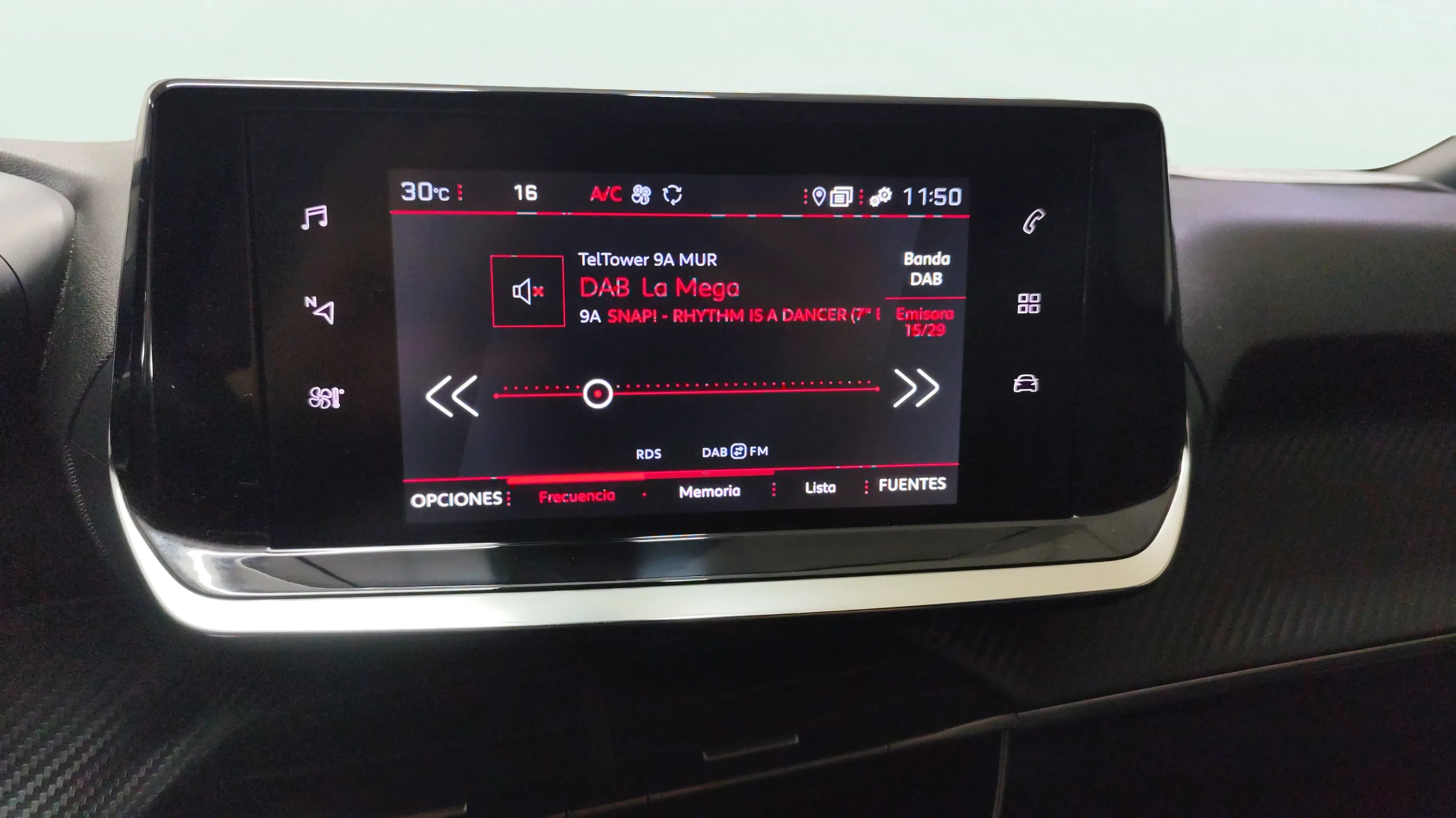 Peugeot 2008 Allure PureTech 100 BVM6 - foto 17
