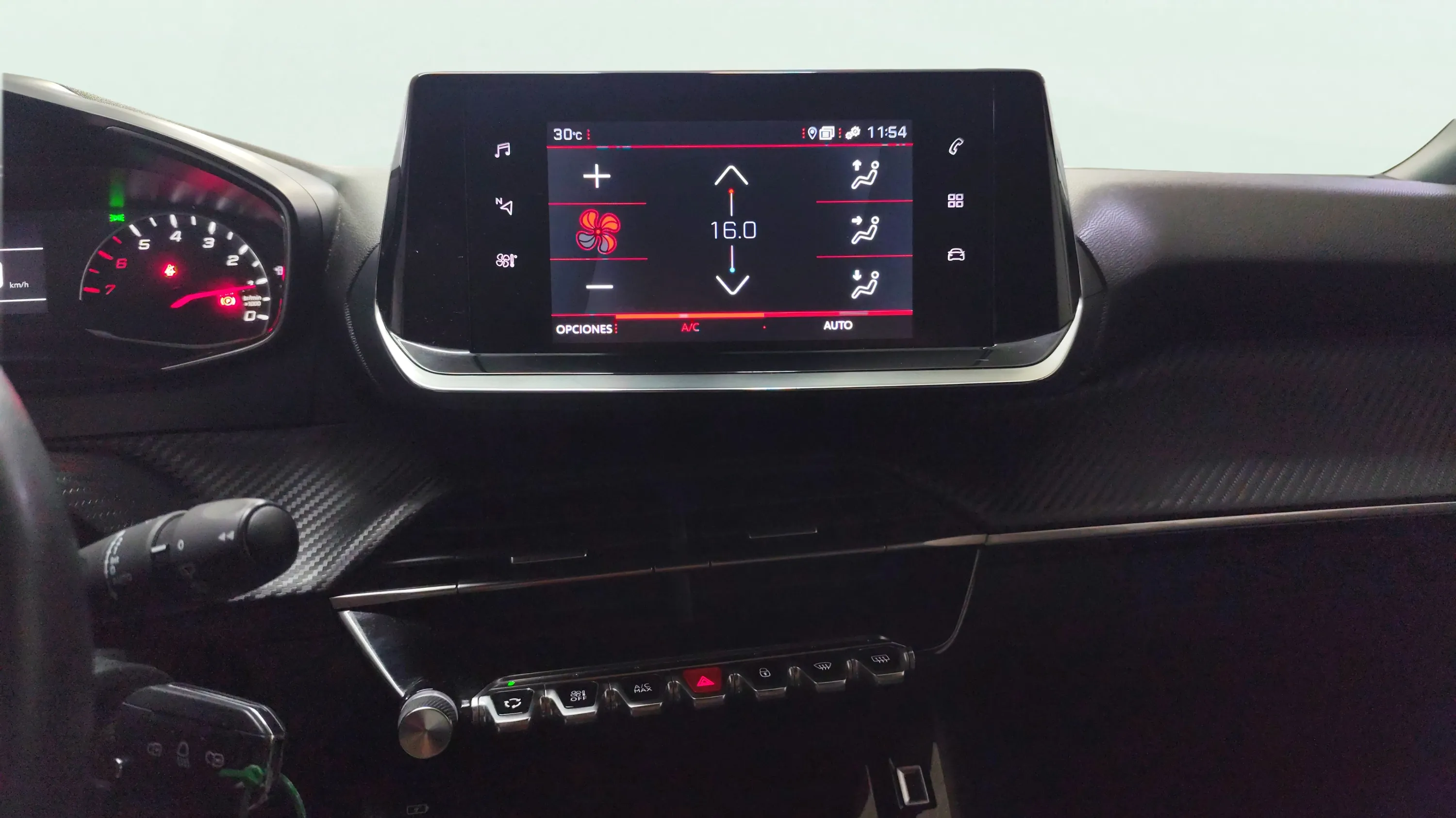 Peugeot 2008 Allure PureTech 100 BVM6 - foto 18