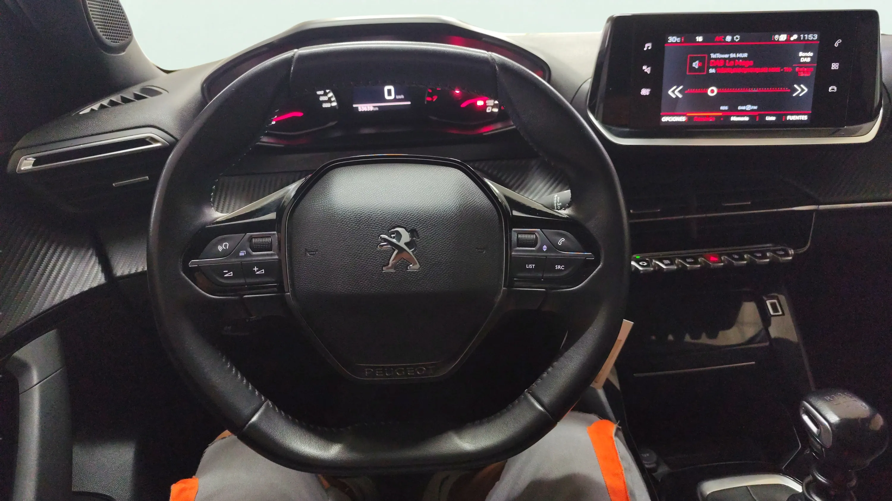 Peugeot 2008 Allure PureTech 100 BVM6 - foto 16