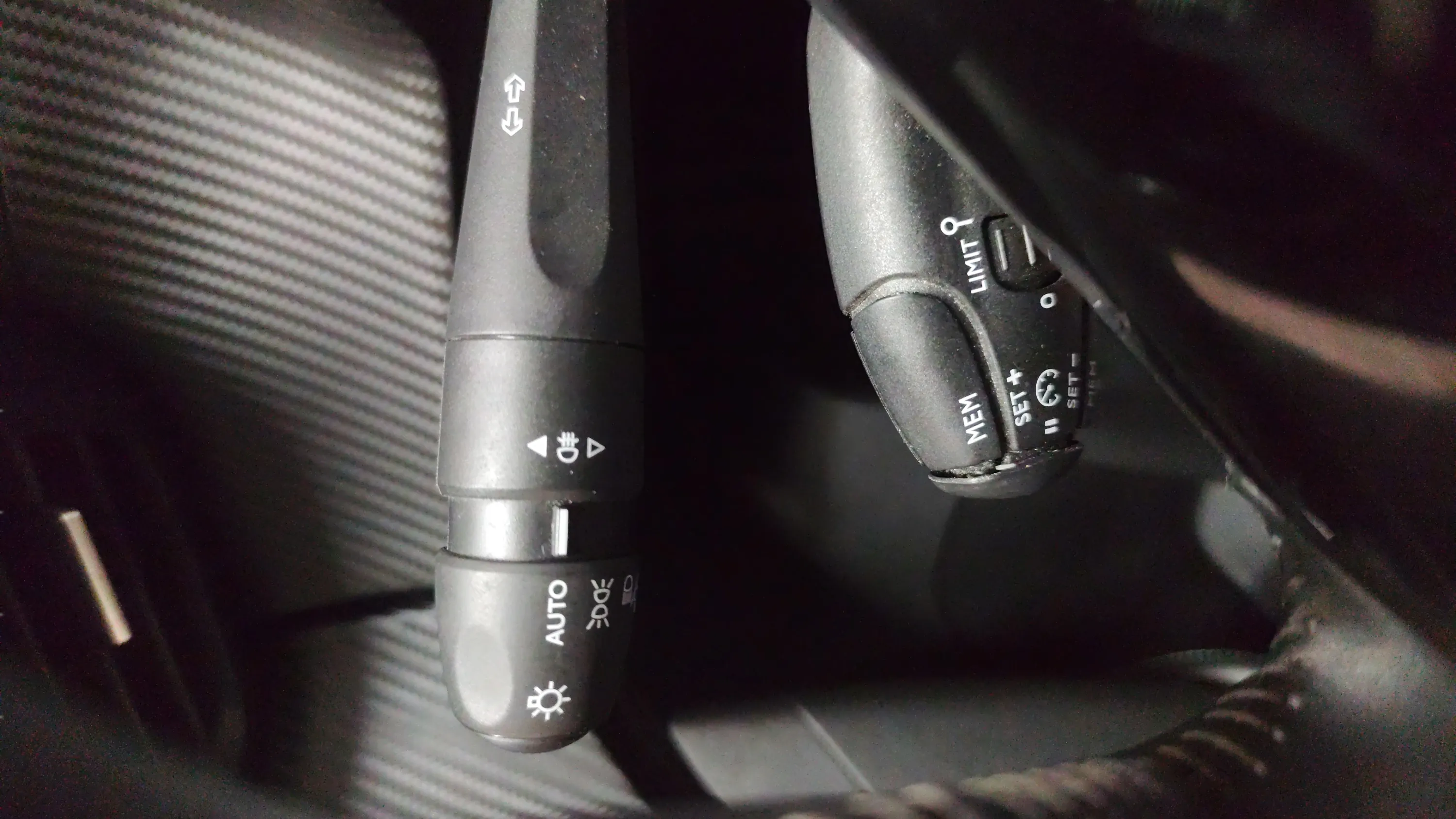 Peugeot 2008 Allure PureTech 100 BVM6 - foto 12