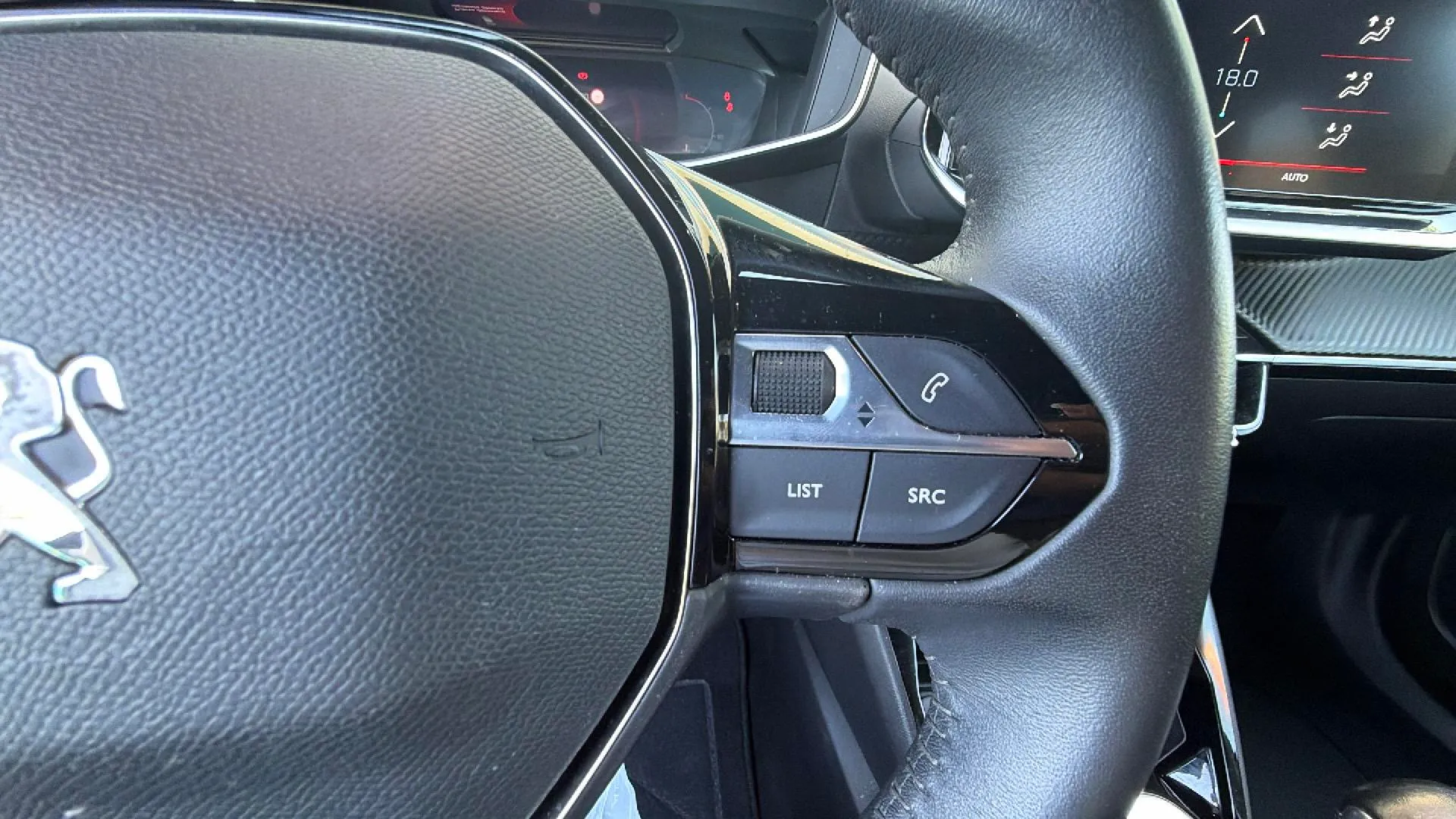 Peugeot 2008 Allure Pack PureTech 130 BVM6 - foto 15