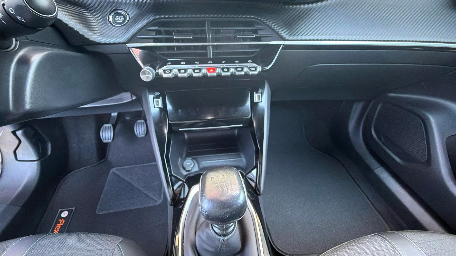 Peugeot 2008 Allure Pack PureTech 130 BVM6 - foto 13
